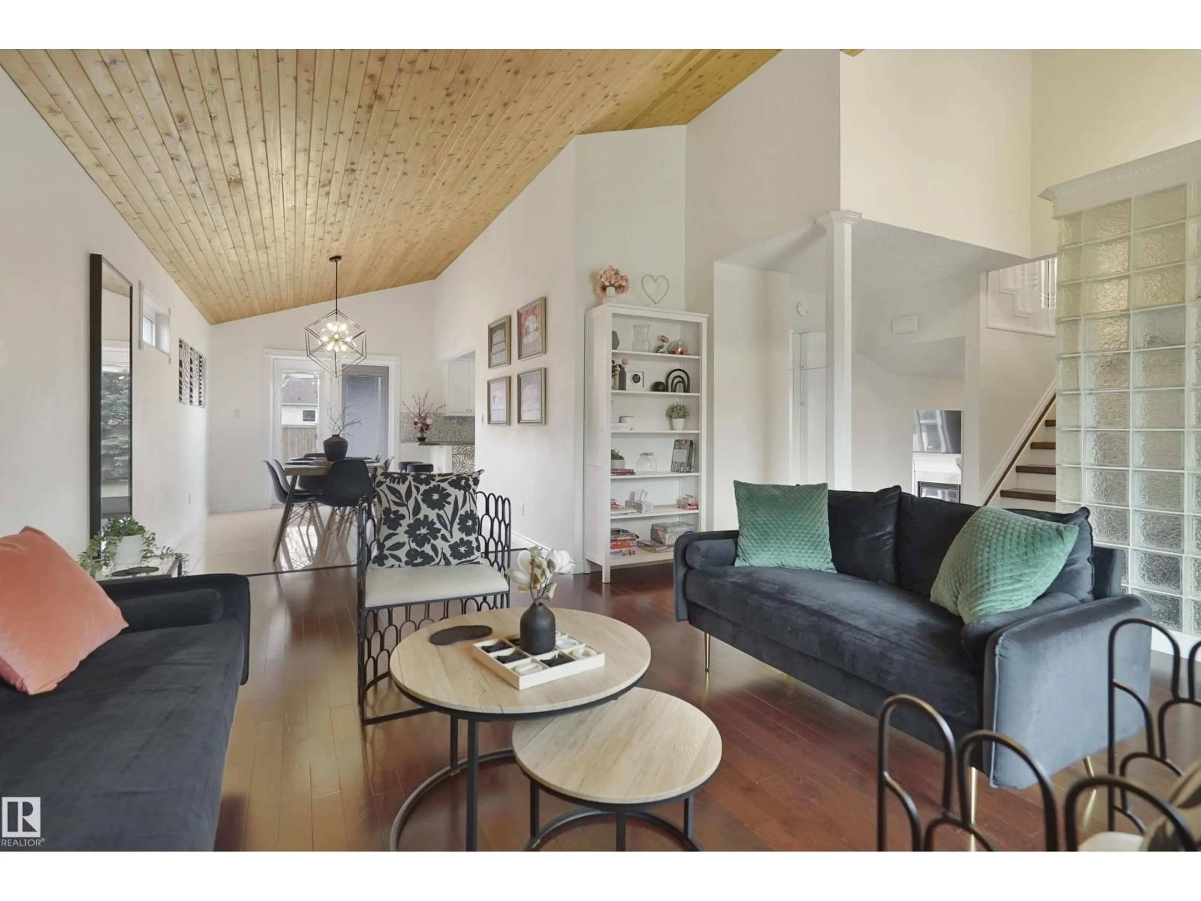 Living room with furniture, wood/laminate floor for NW - 9808 187 ST, Edmonton Alberta T5T3E8
