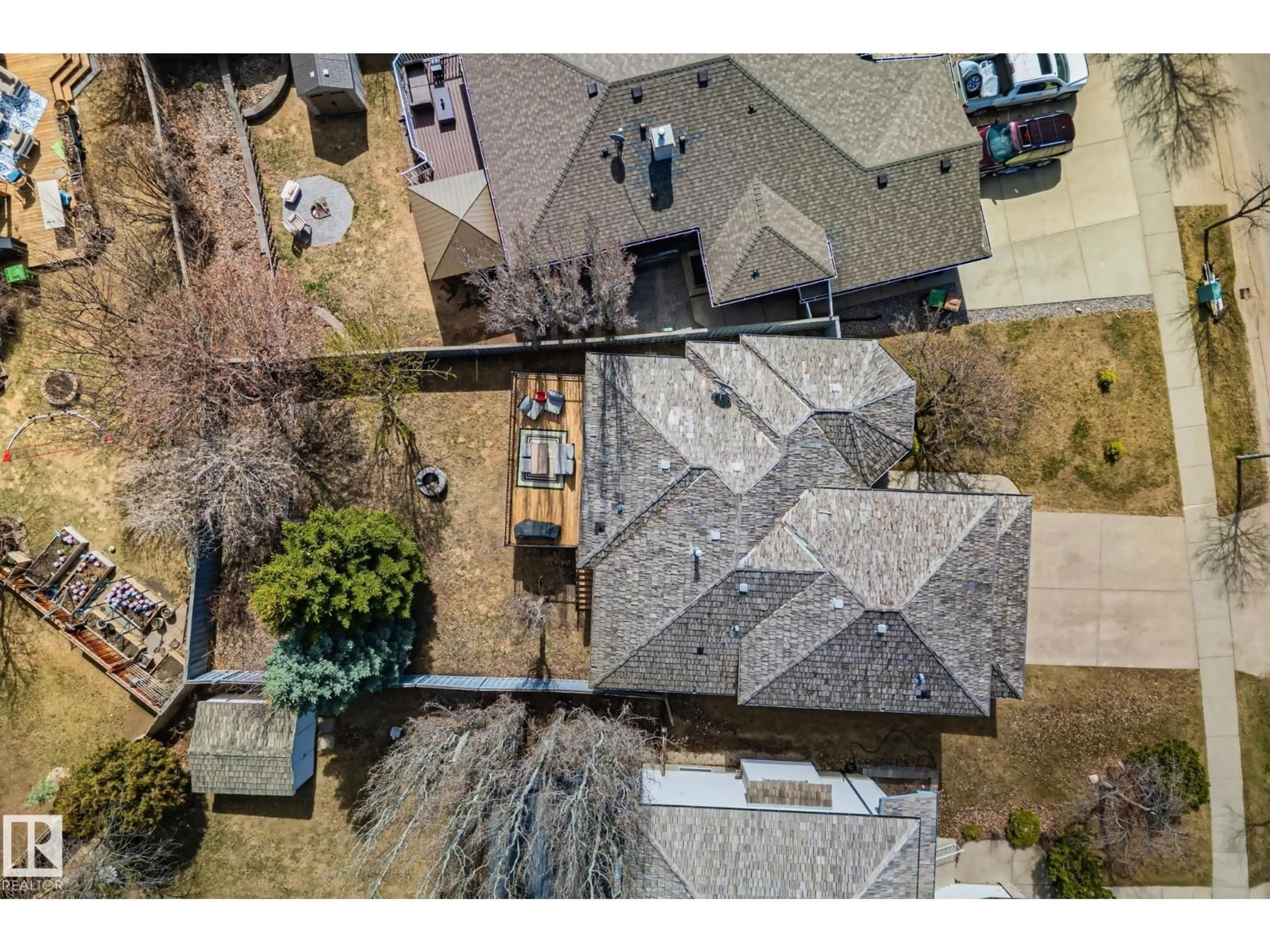A pic from outside/outdoor area/front of a property/back of a property/a pic from drone, street for 8 OAKRIDGE DR, St. Albert Alberta T8N6E4