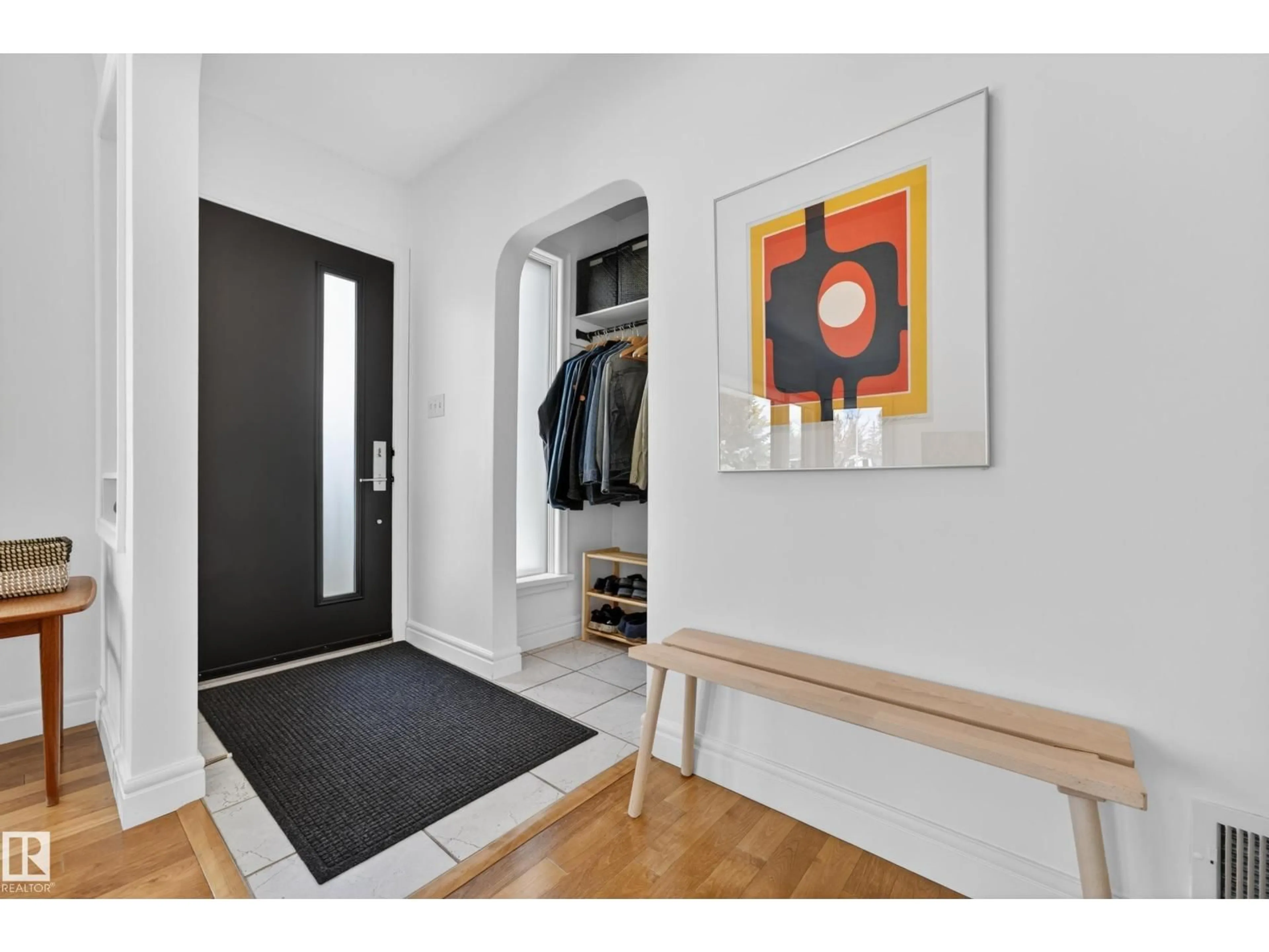 Indoor entryway for 11016 115 ST NW, Edmonton Alberta T5H3L4