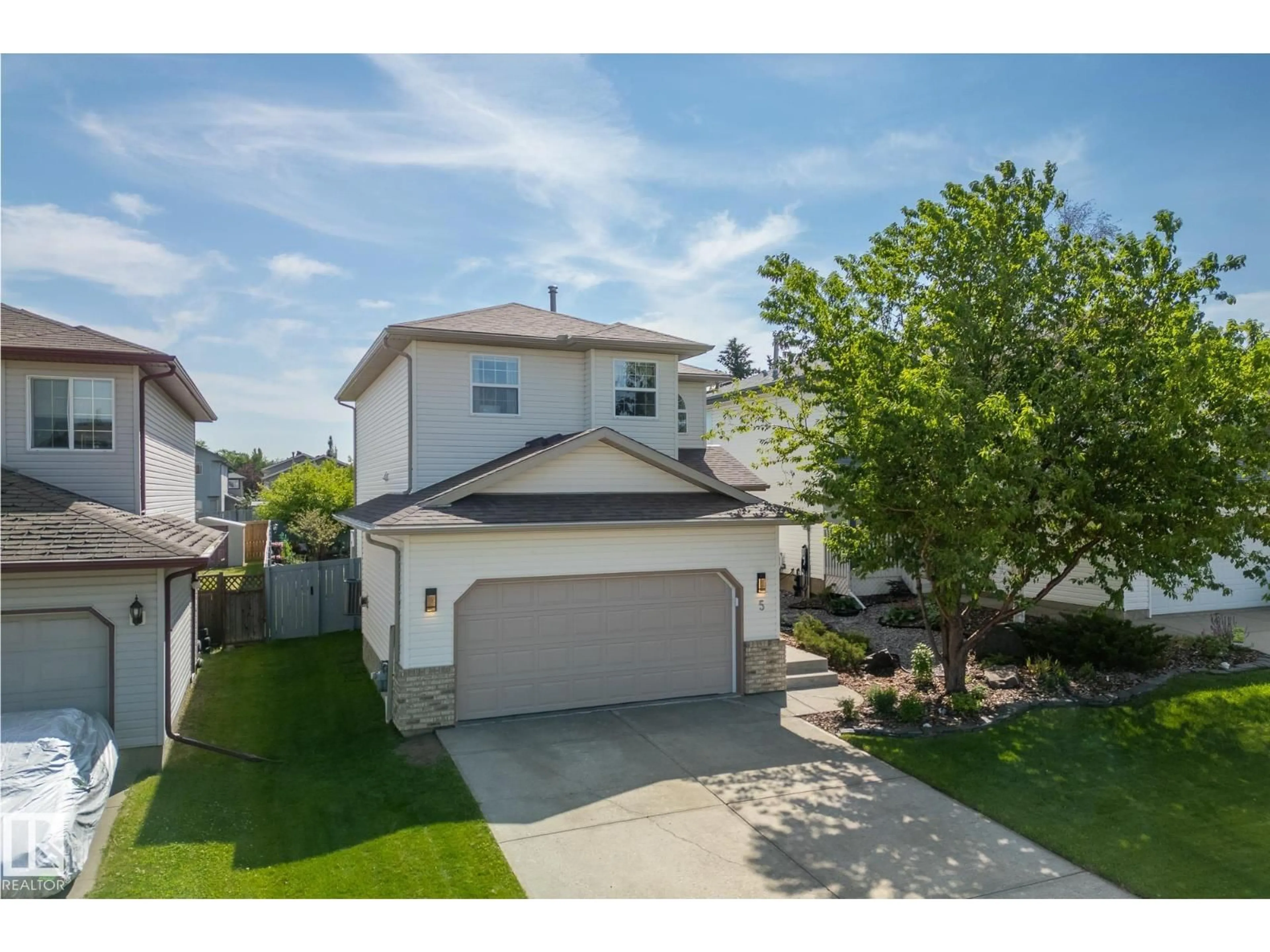 A pic from outside/outdoor area/front of a property/back of a property/a pic from drone, street for 5 FOXBORO TC, Sherwood Park Alberta T8A6C1