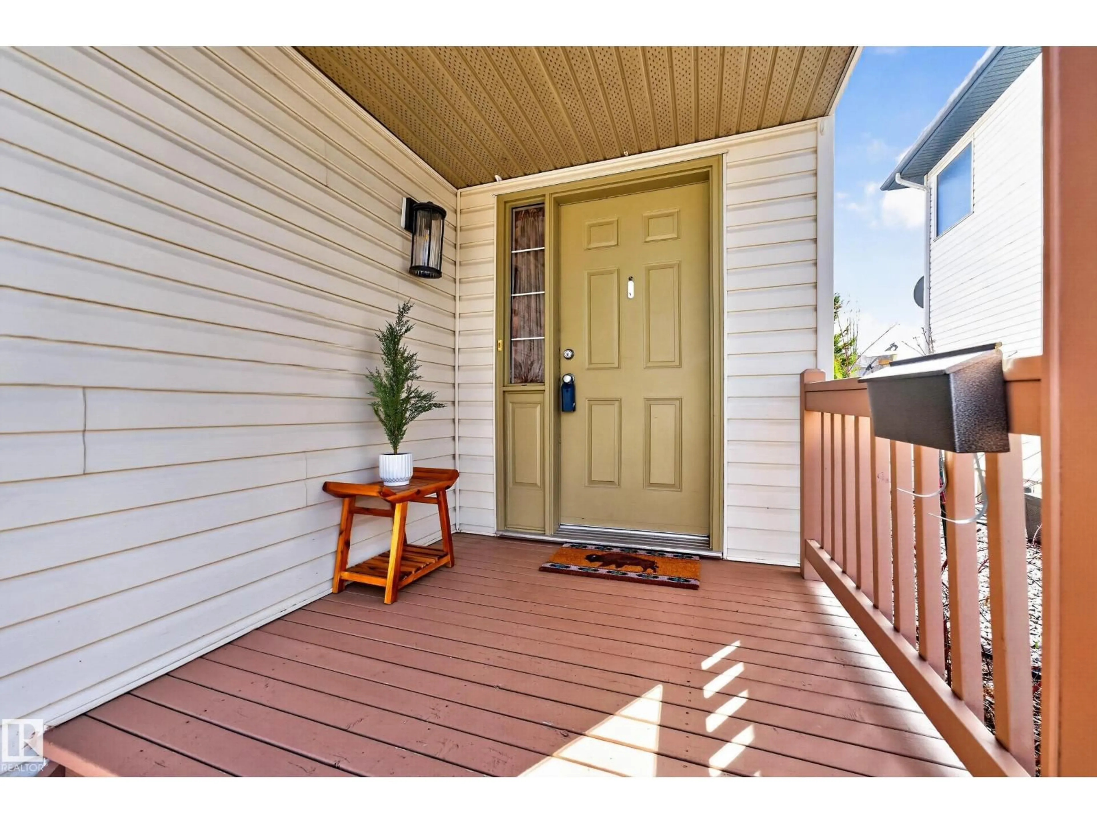 Indoor entryway for 5 FOXBORO TC, Sherwood Park Alberta T8A6C1