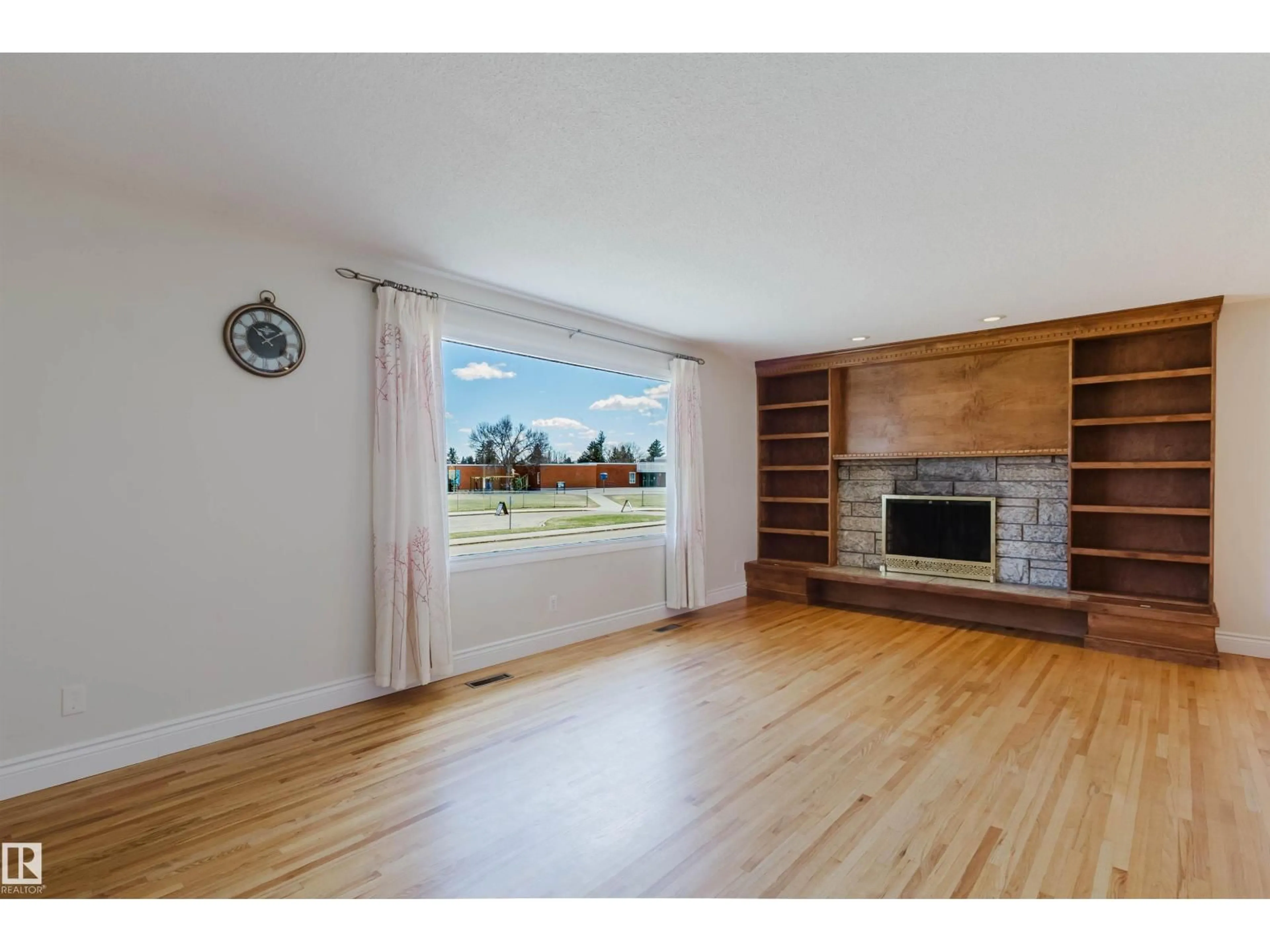 A pic of a room for 3752 114 ST, Edmonton Alberta T6J1M4