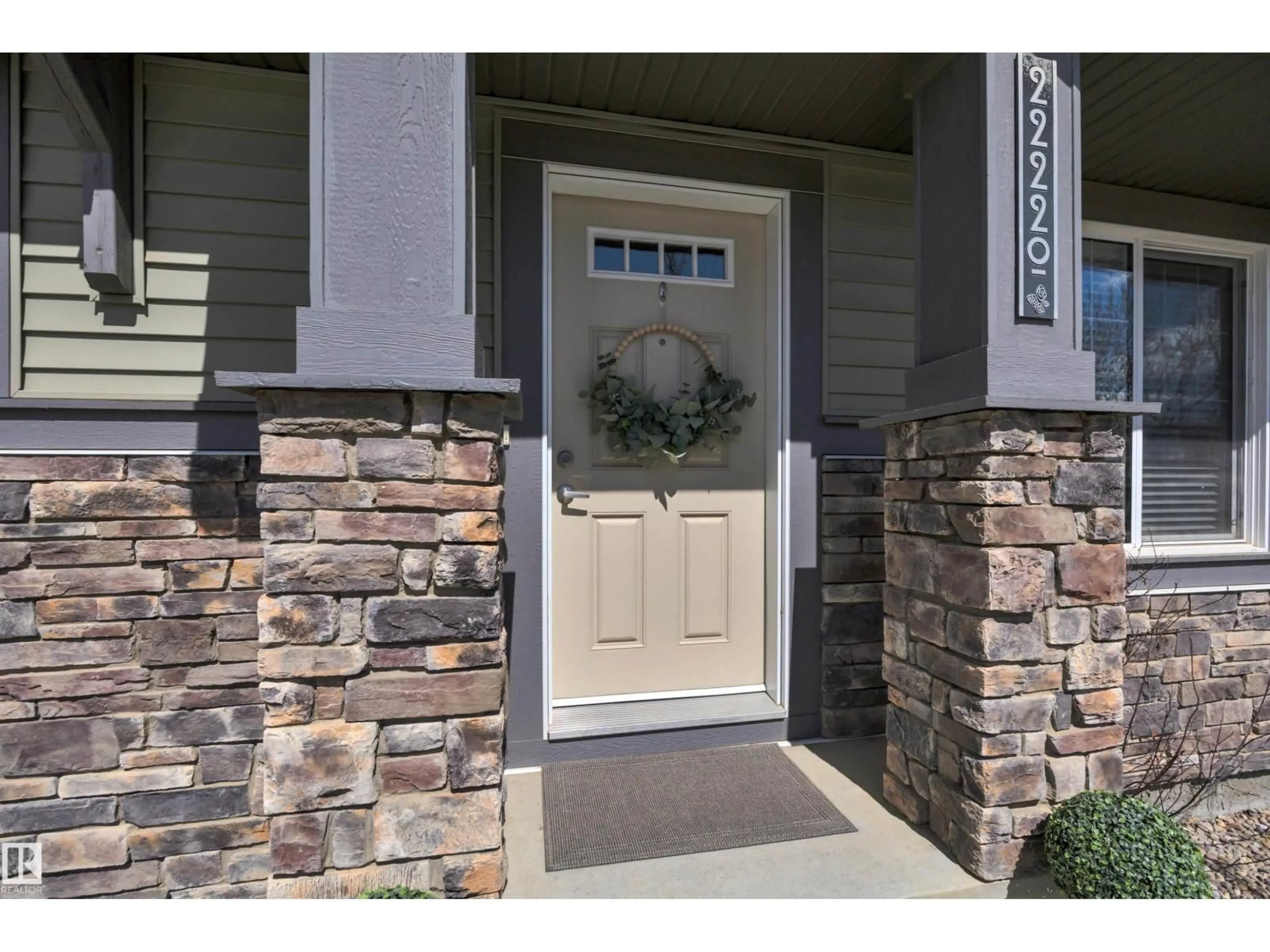 Indoor entryway for 22220 88 AV, Edmonton Alberta T5T7H2