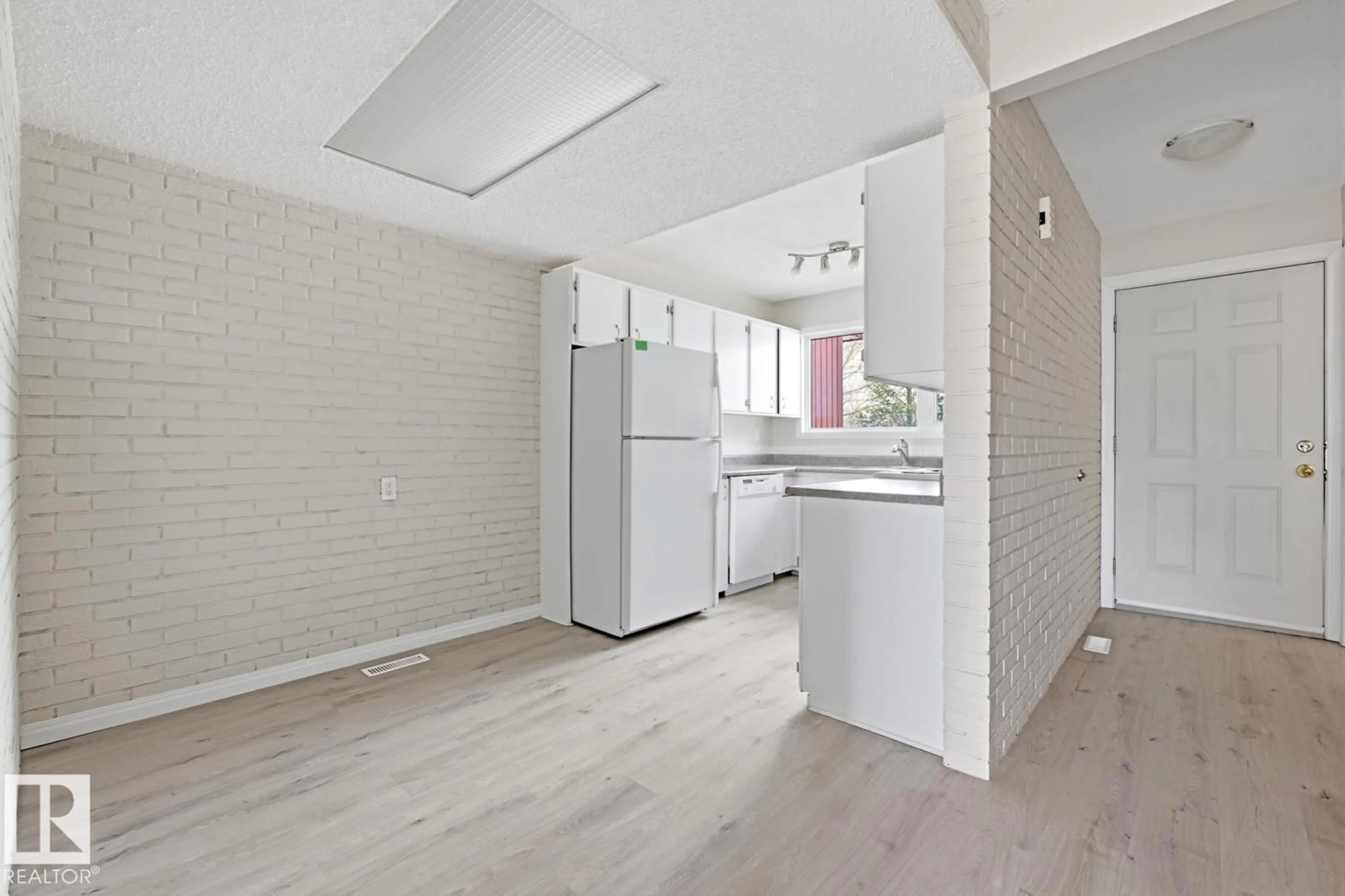 Unknown for 10640 BEAUMARIS RD, Edmonton Alberta T5X3N4