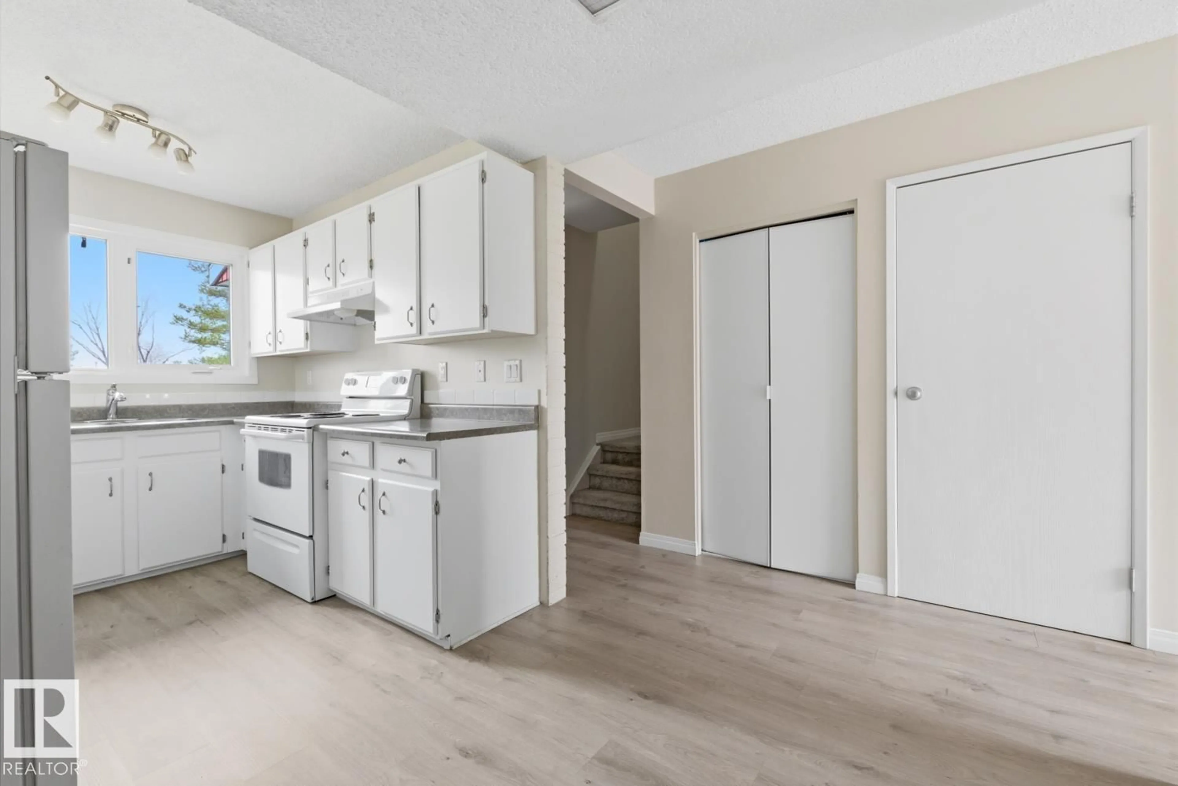 Unknown for 10640 BEAUMARIS RD, Edmonton Alberta T5X3N4