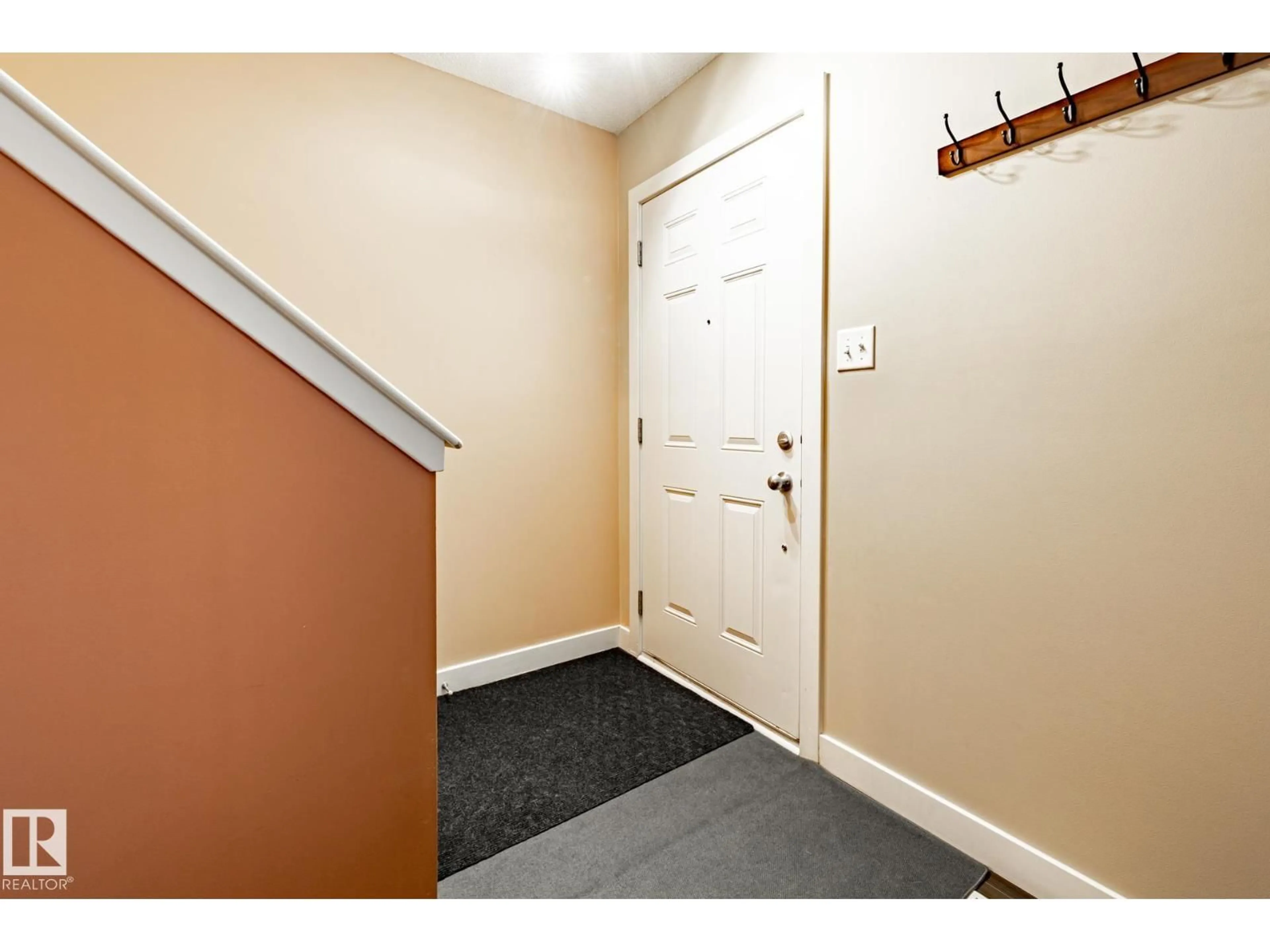 Indoor entryway for #40 - 12004 22 AV, Edmonton Alberta T6W0T1