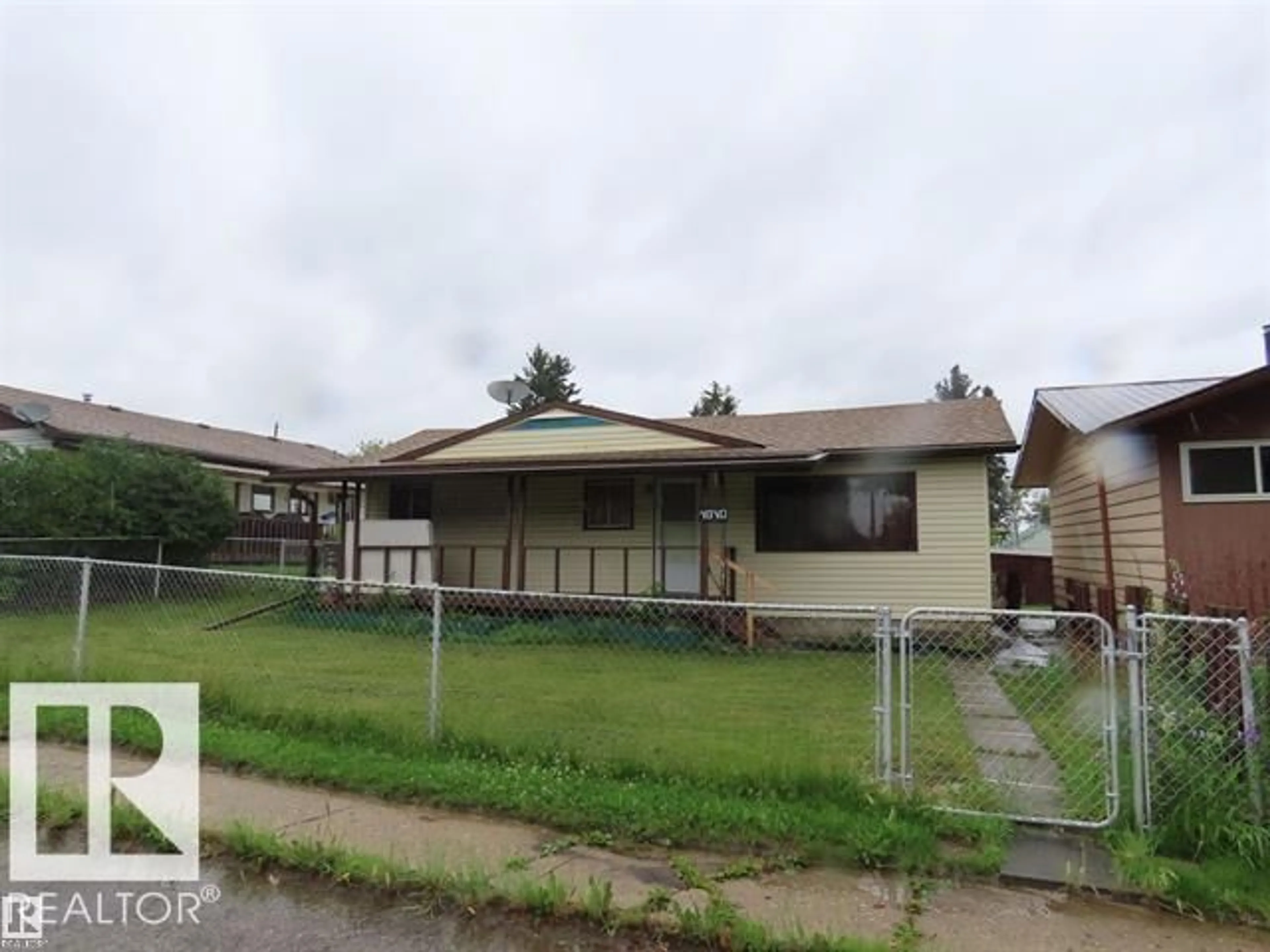 Home with vinyl exterior material, street for 4840 51 AV, Sangudo Alberta T0E2A0