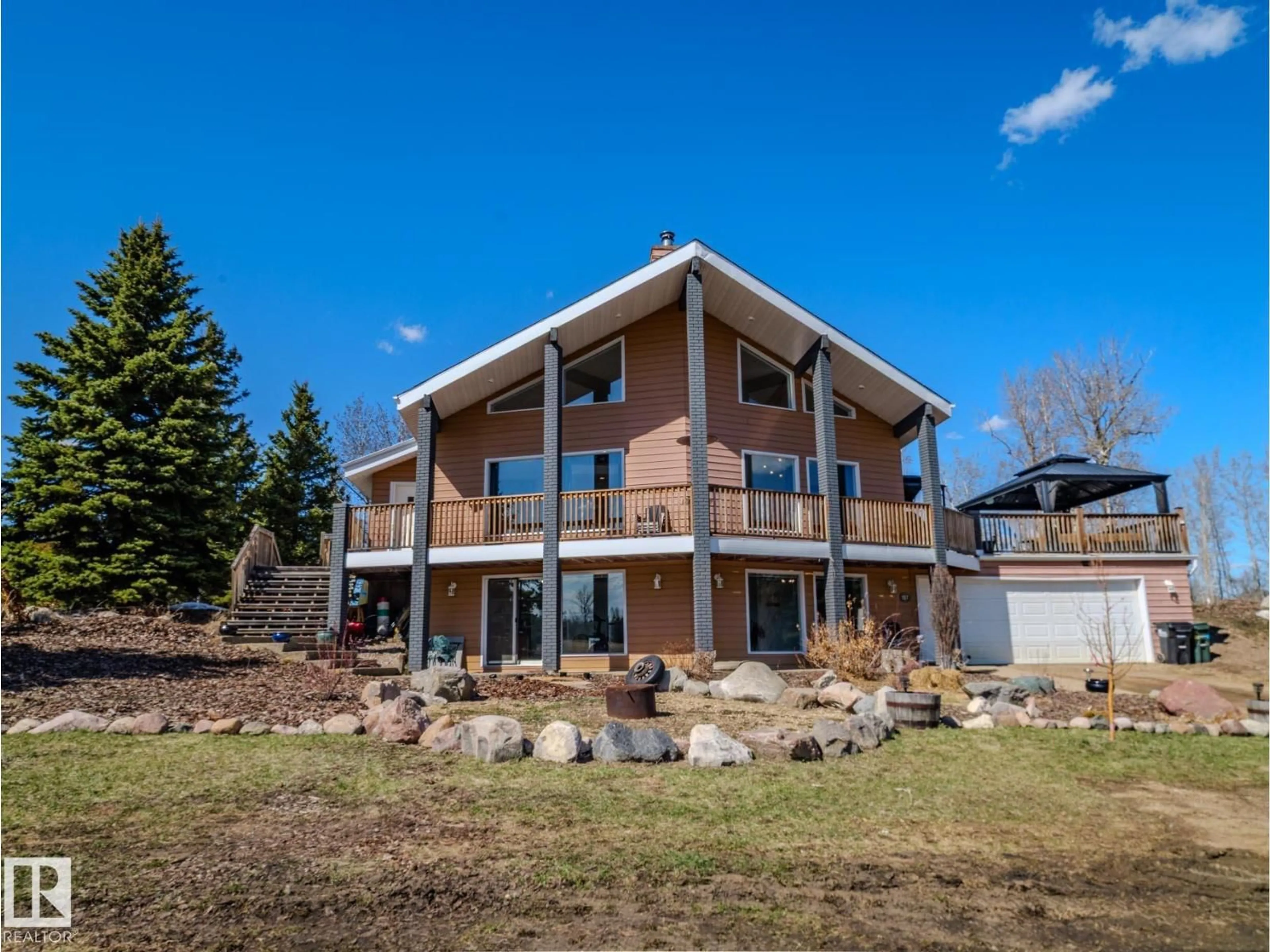 A pic from outside/outdoor area/front of a property/back of a property/a pic from drone, unknown for 157 52411 RGE ROAD 214, Rural Strathcona County Alberta T8E2G8