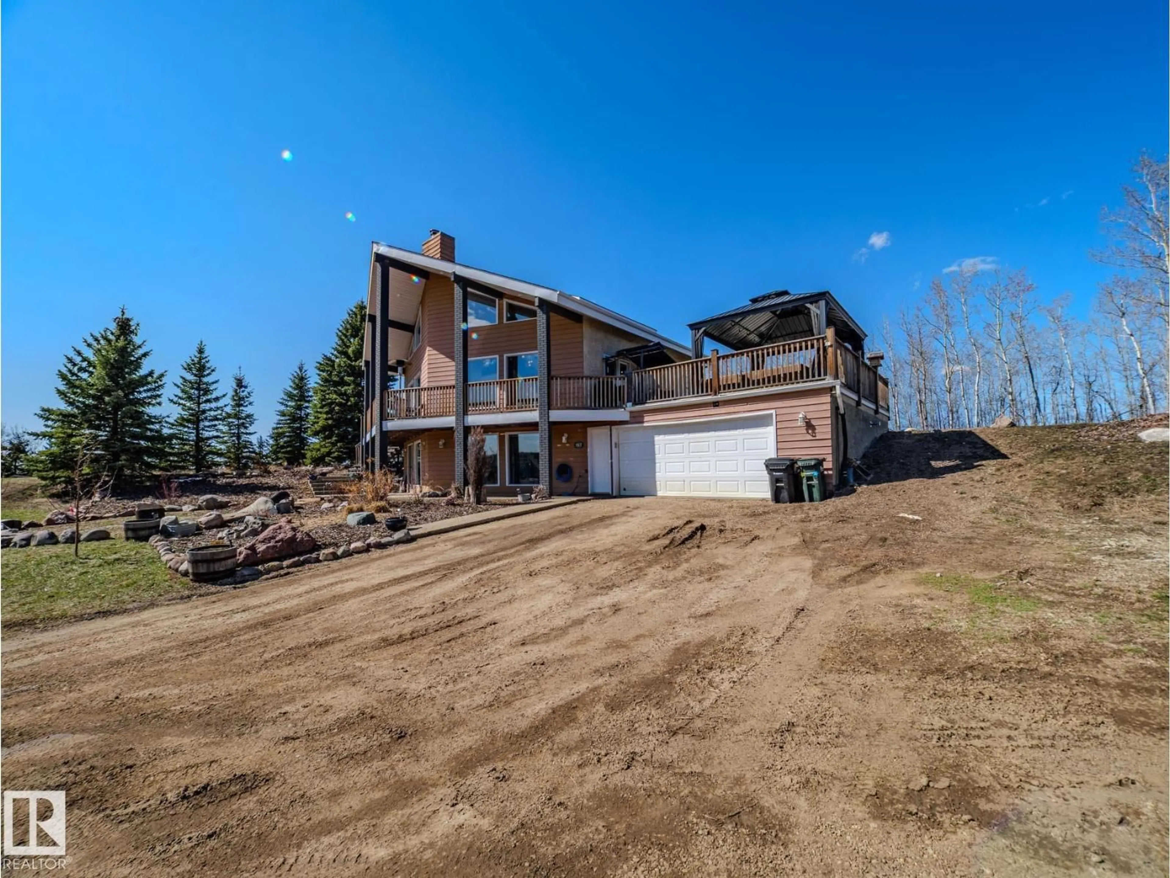 A pic from outside/outdoor area/front of a property/back of a property/a pic from drone, building for 157 52411 RGE ROAD 214, Rural Strathcona County Alberta T8E2G8