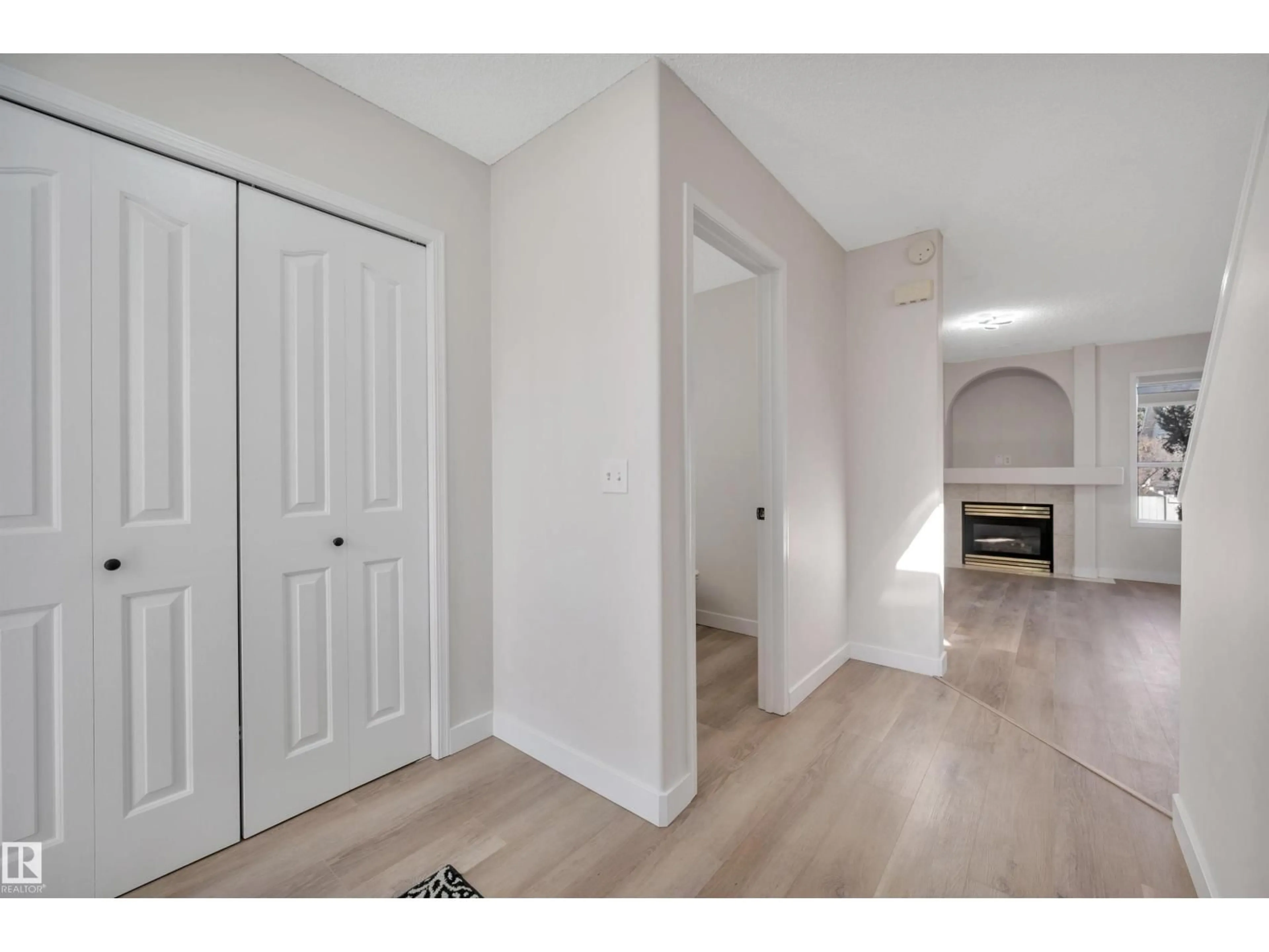 Indoor entryway for 4124 37A AV, Edmonton Alberta T6L7A1