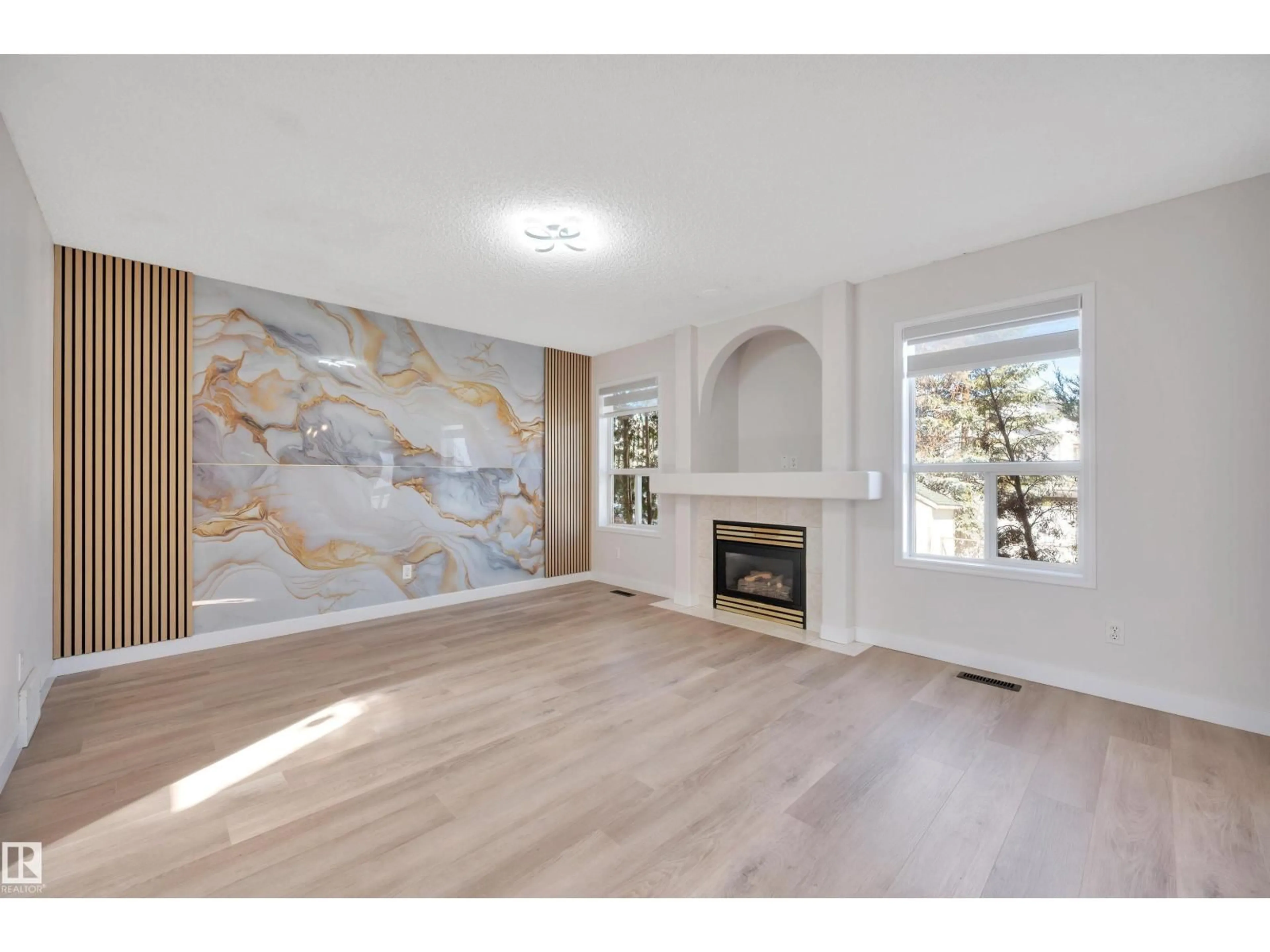Unknown for 4124 37A AV, Edmonton Alberta T6L7A1