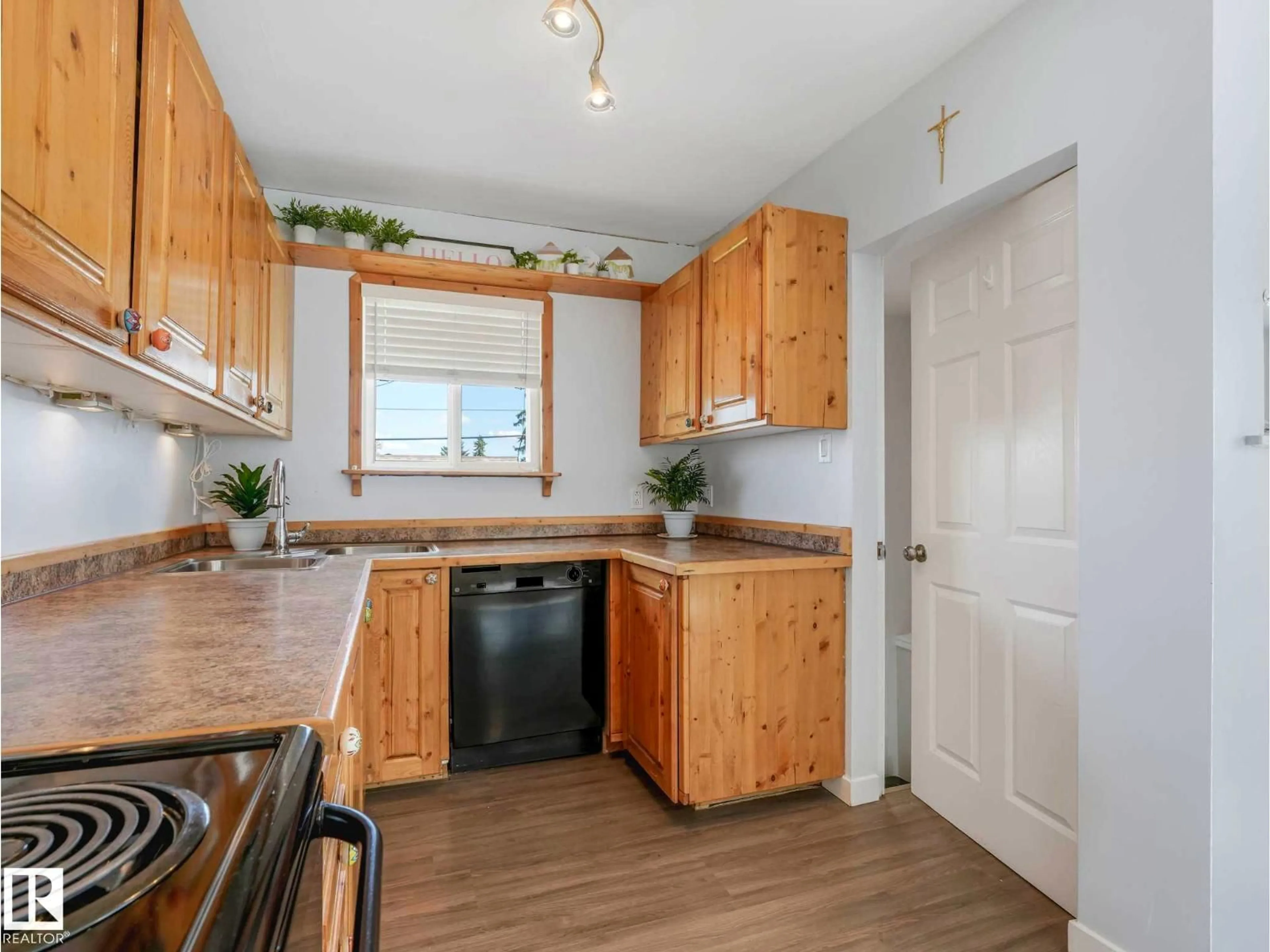 Standard kitchen, unknown for NW - 13003 63 ST, Edmonton Alberta T5A0W5