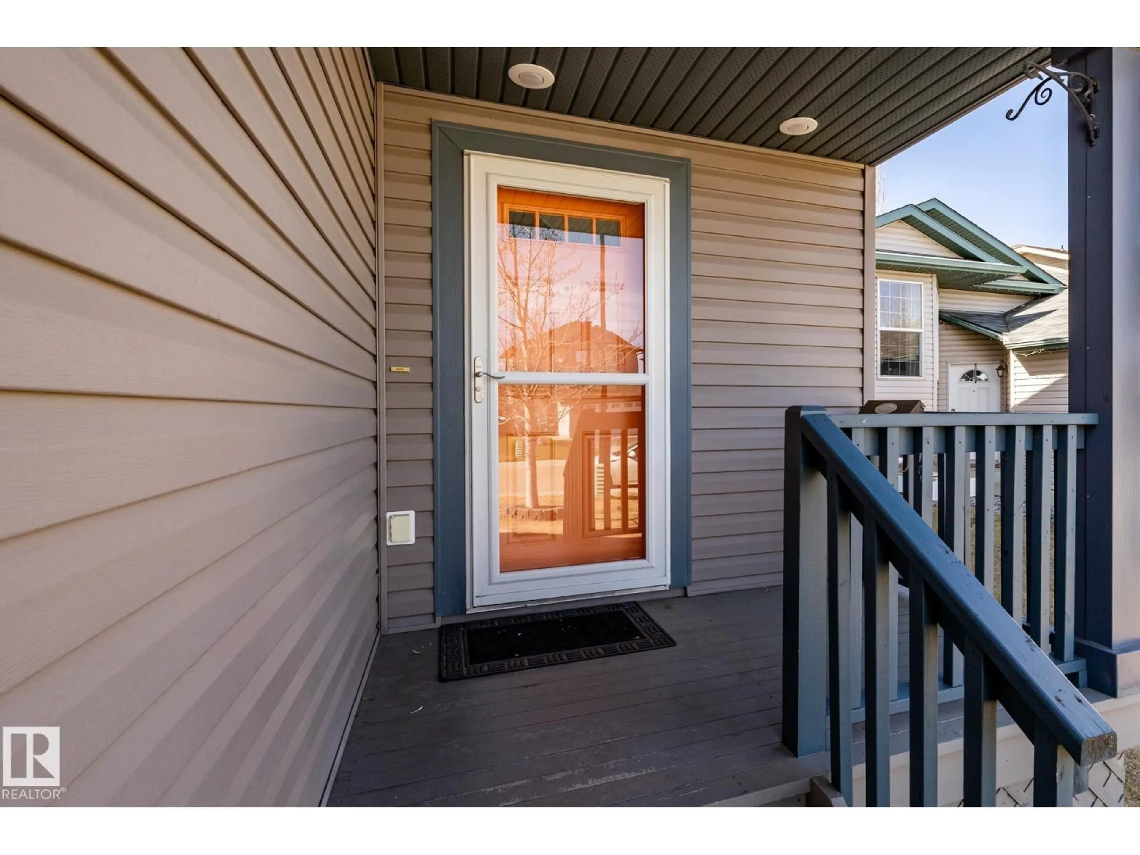 Indoor entryway for 1172 WESTERRA LI, Stony Plain Alberta T7Z2Z4