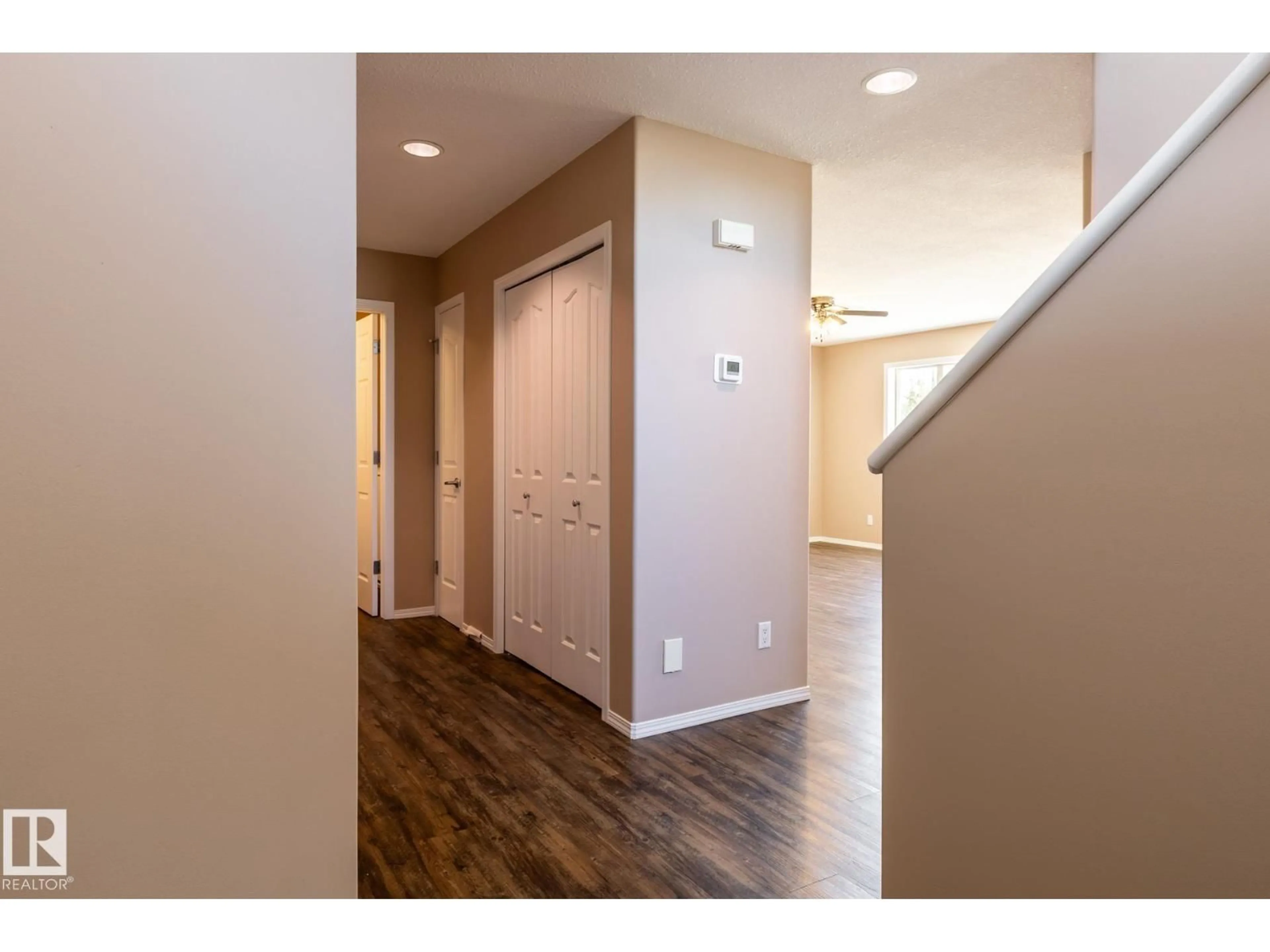 Indoor entryway for 1172 WESTERRA LI, Stony Plain Alberta T7Z2Z4