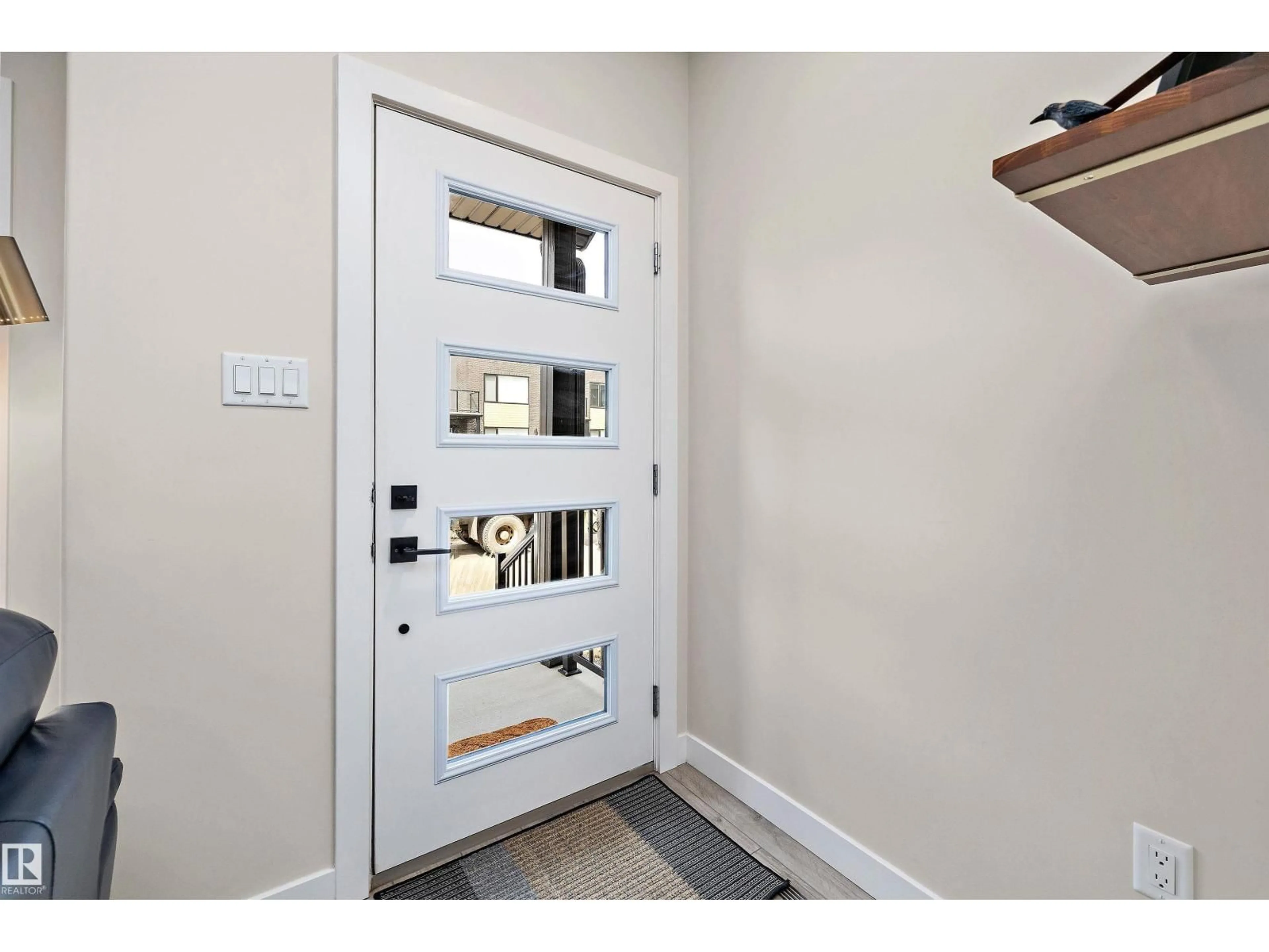 Indoor entryway for 7817 YORKE RD, Edmonton Alberta T5G2R6