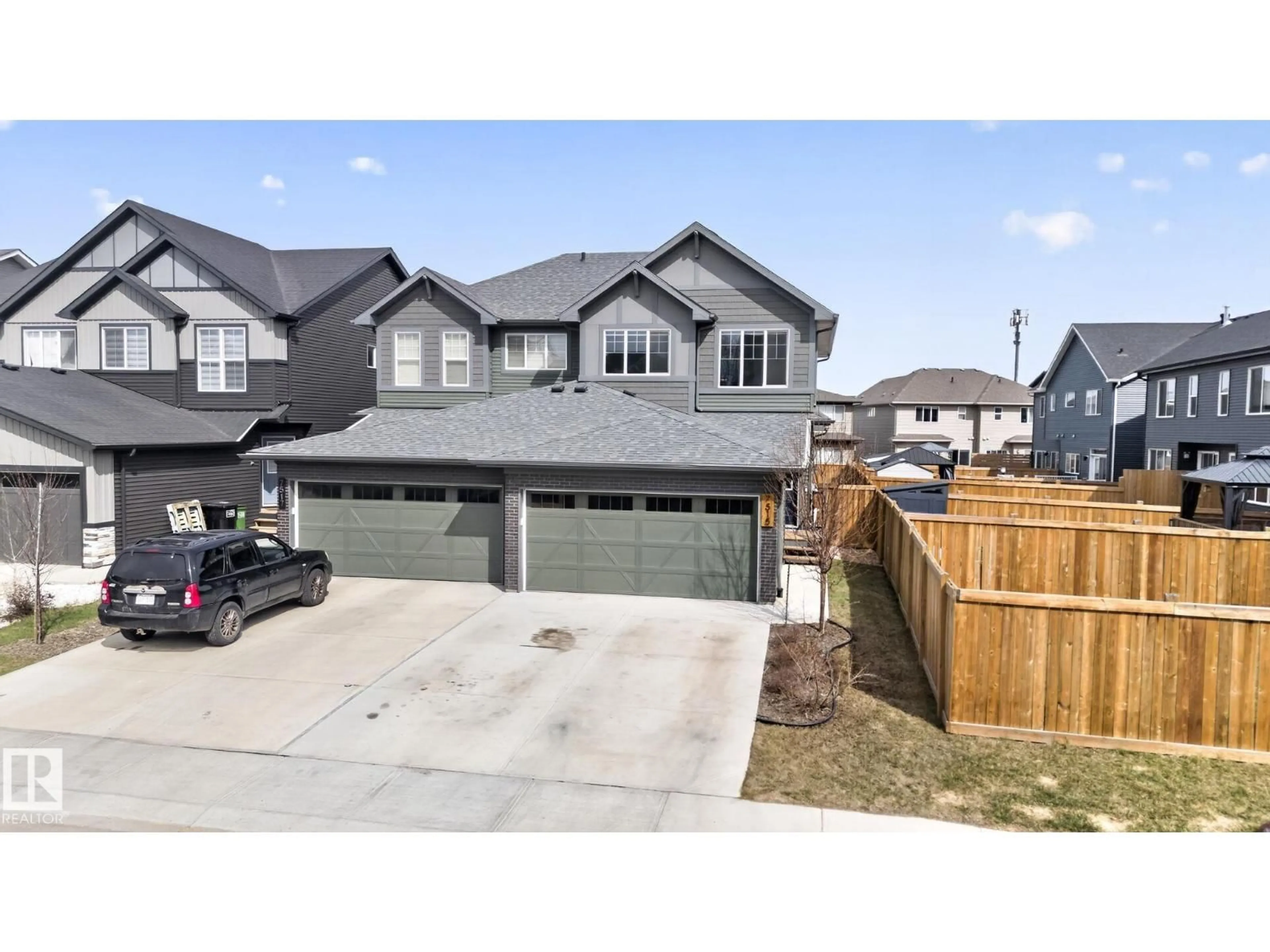 A pic from outside/outdoor area/front of a property/back of a property/a pic from drone, street for 7515 ELMER BEND NW, Edmonton Alberta T6M1K2