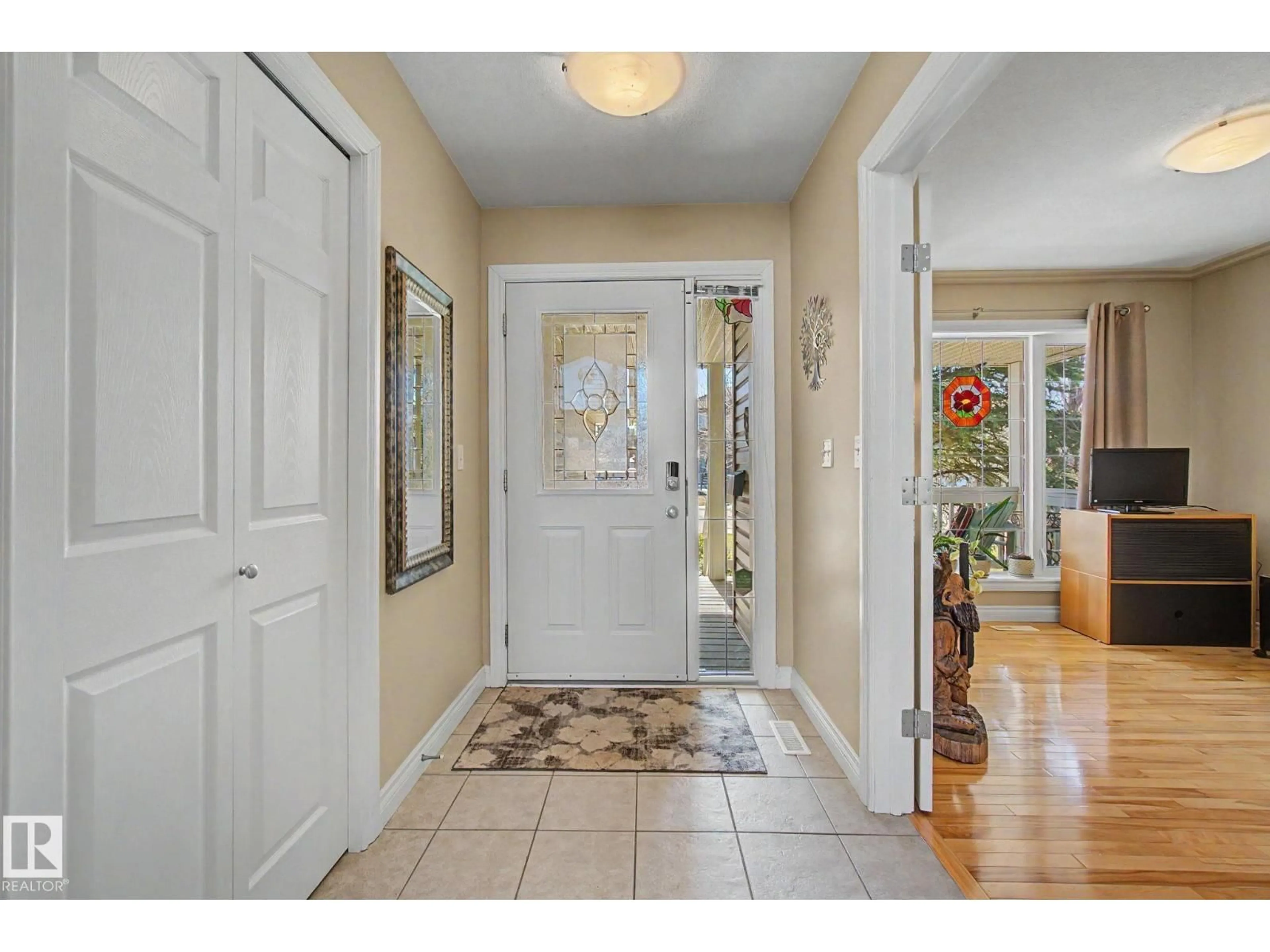 Indoor entryway for 28 CHARLTON WY, Sherwood Park Alberta T8H2C7