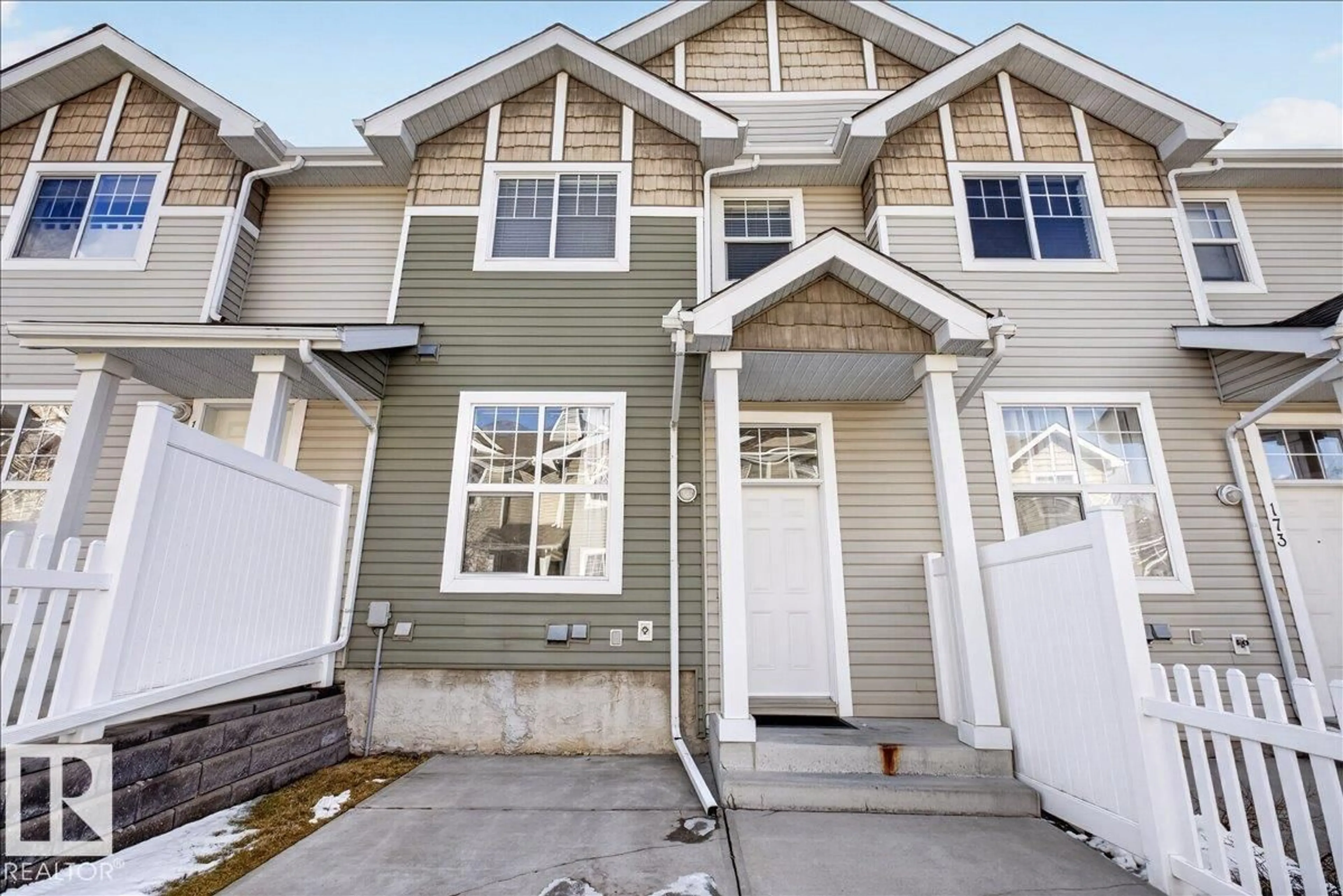 Home with vinyl exterior material, street for #174 - 5604 199 ST, Edmonton Alberta T6M2Z9