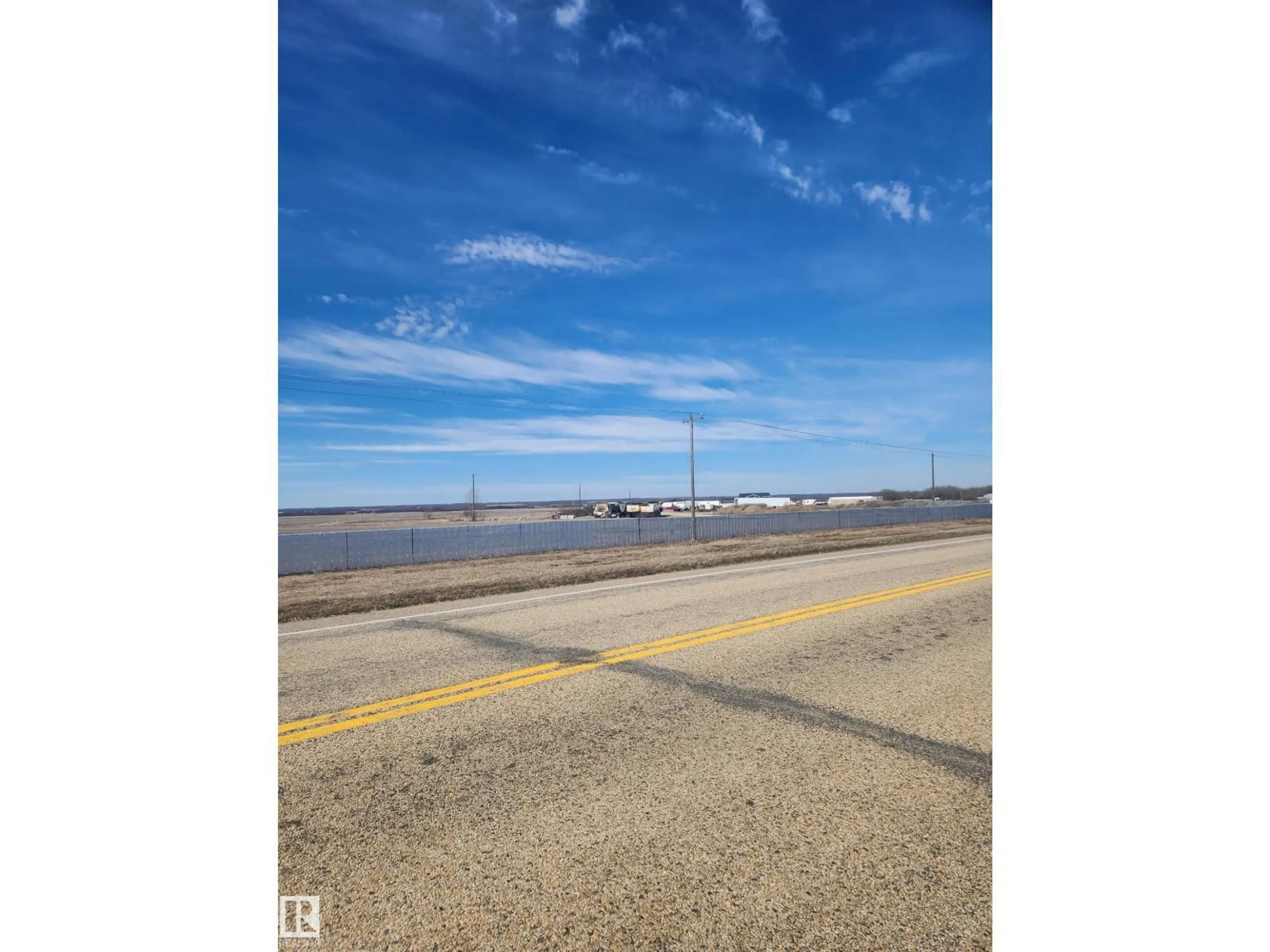 Blurry image for 190013 - 15 HI, Rural Lamont County Alberta T0B0W0