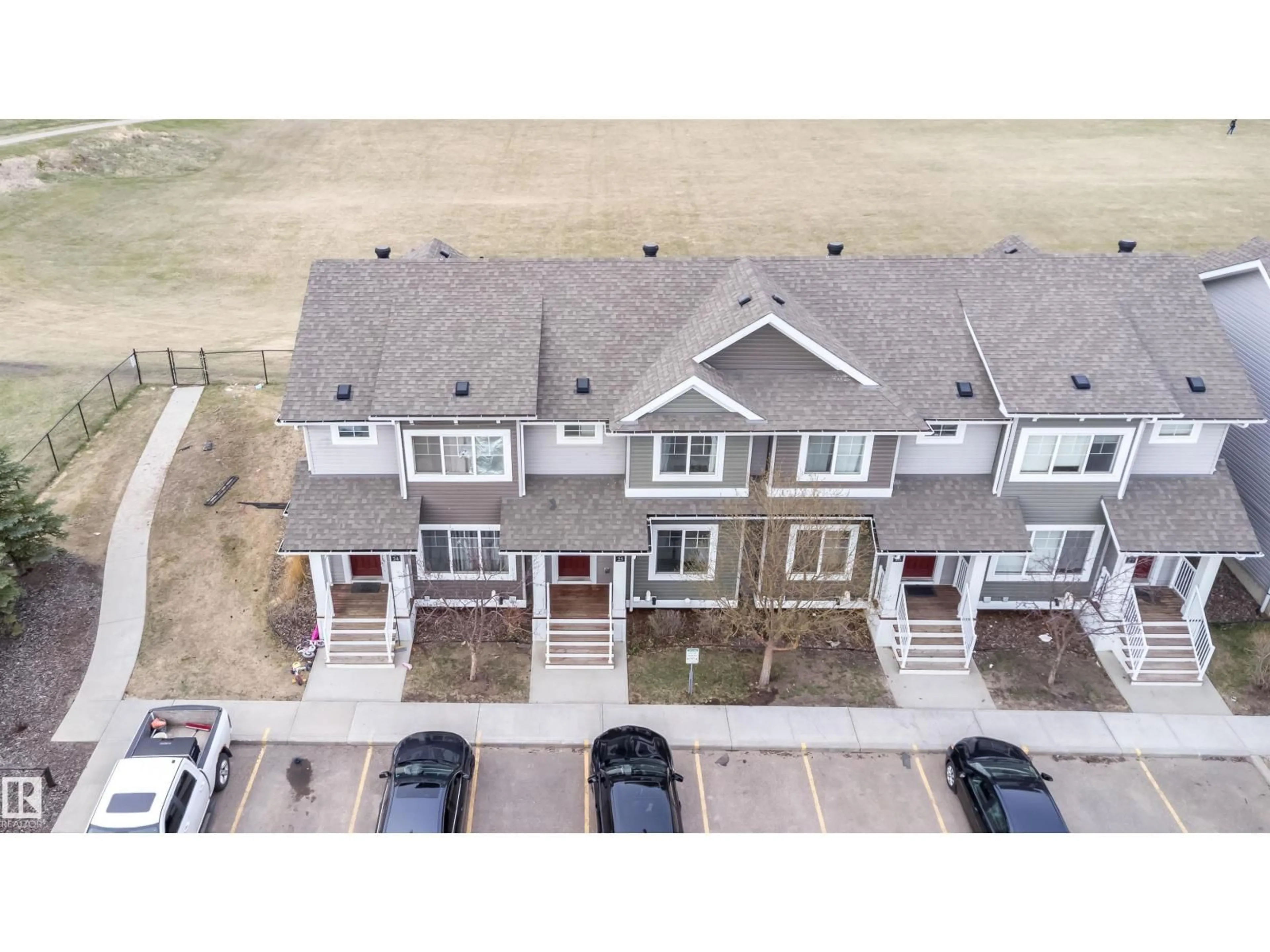 A pic from outside/outdoor area/front of a property/back of a property/a pic from drone, unknown for 140 - 25 YOUVILLE DR, Edmonton Alberta T6L0A7