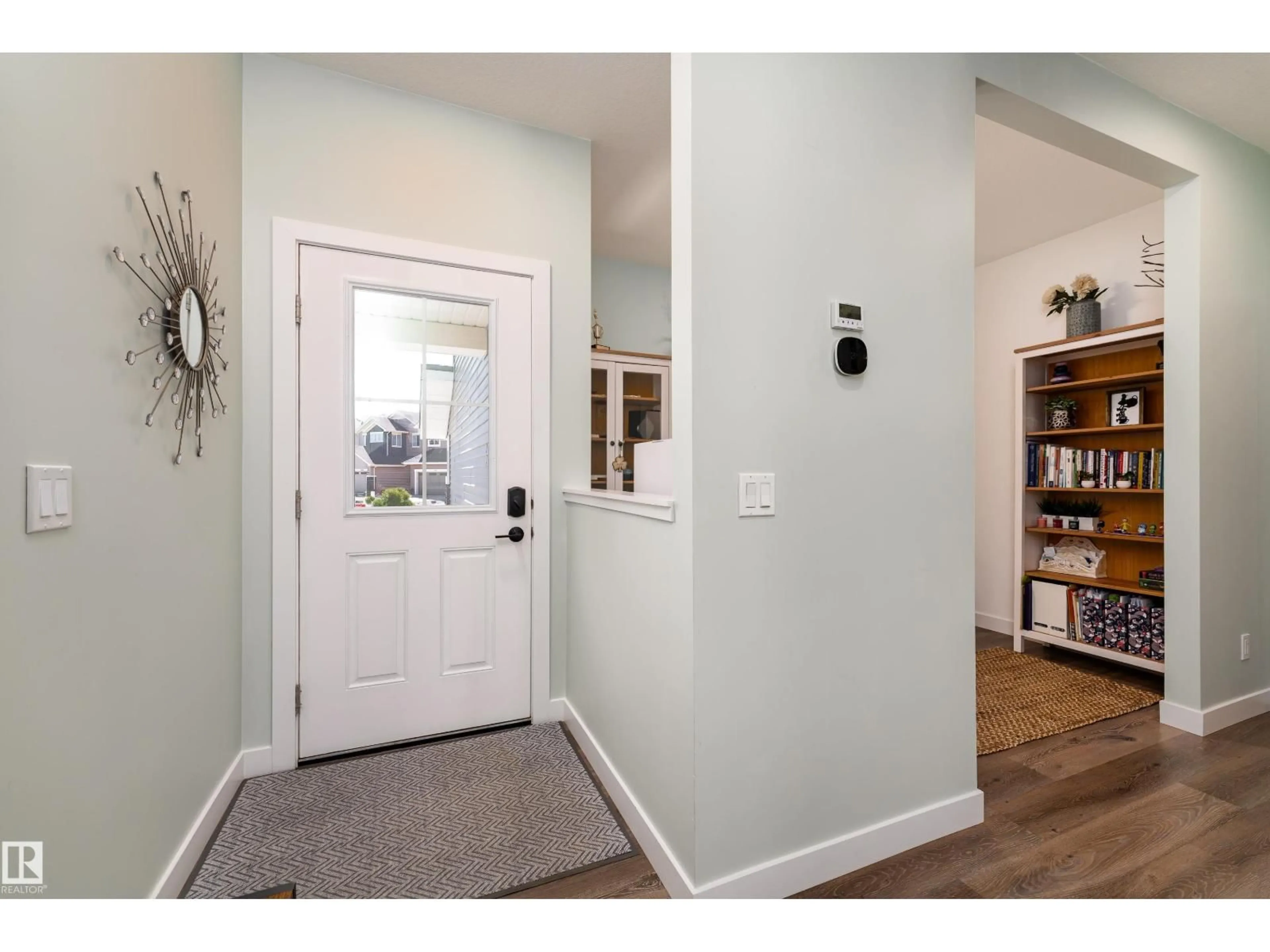Indoor entryway for 1450 DARBY GREEN, Edmonton Alberta T6W4N5