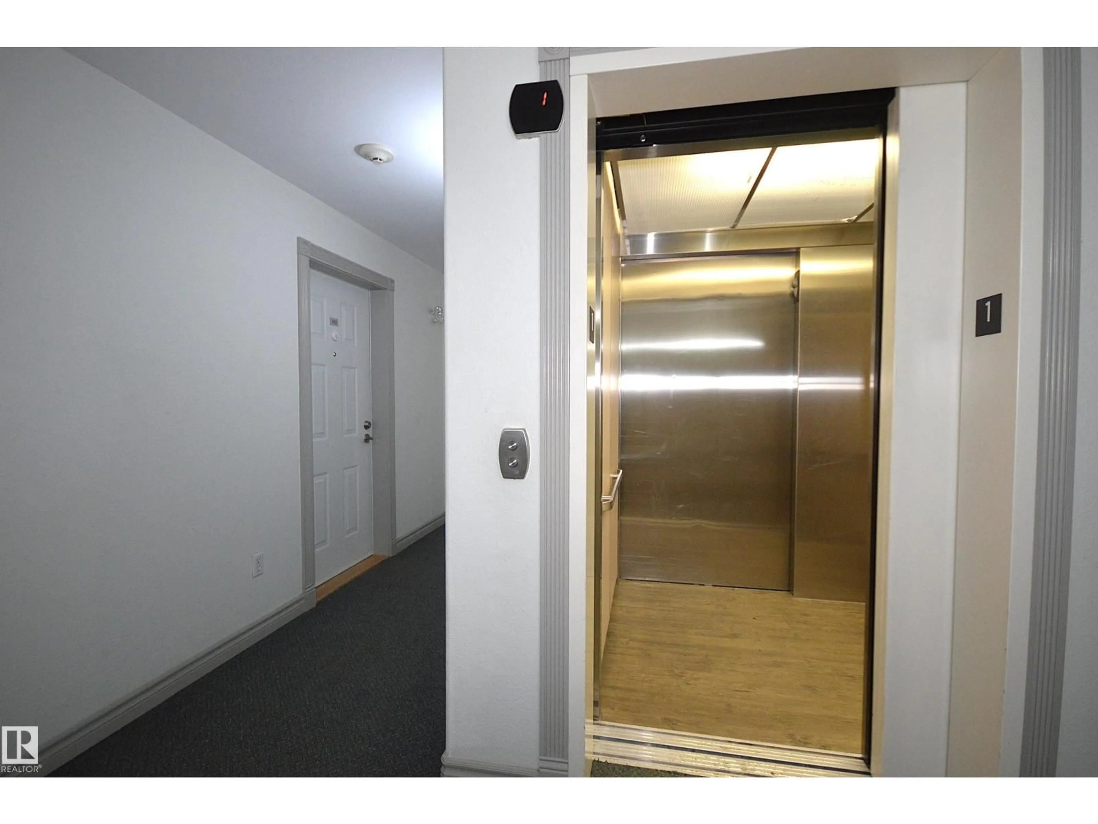 Indoor foyer for #102 - 1705 7 AV, Cold Lake Alberta T9M9A6