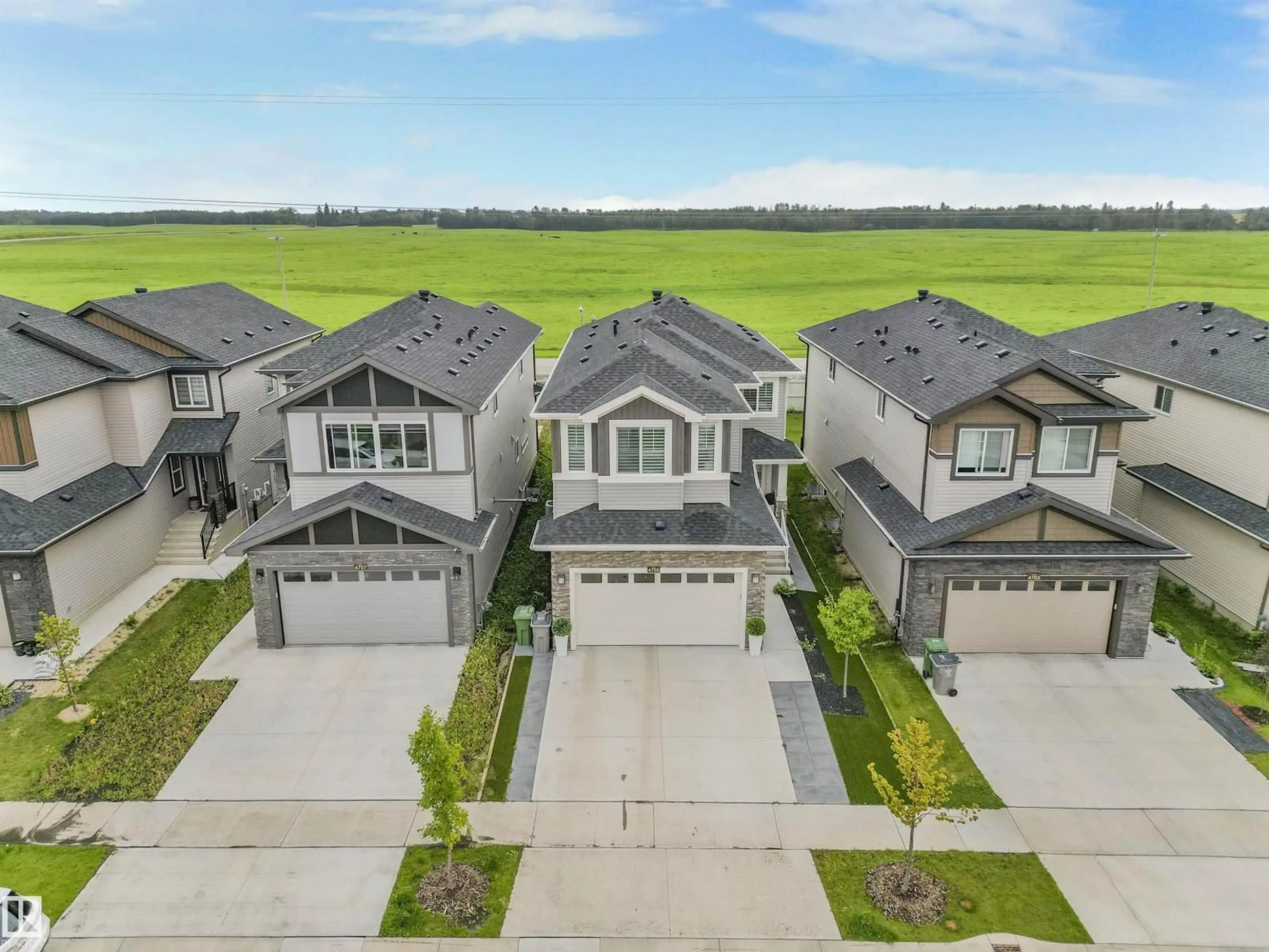 A pic from outside/outdoor area/front of a property/back of a property/a pic from drone, unknown for 4705 35 ST, Beaumont Alberta T4X2Y4