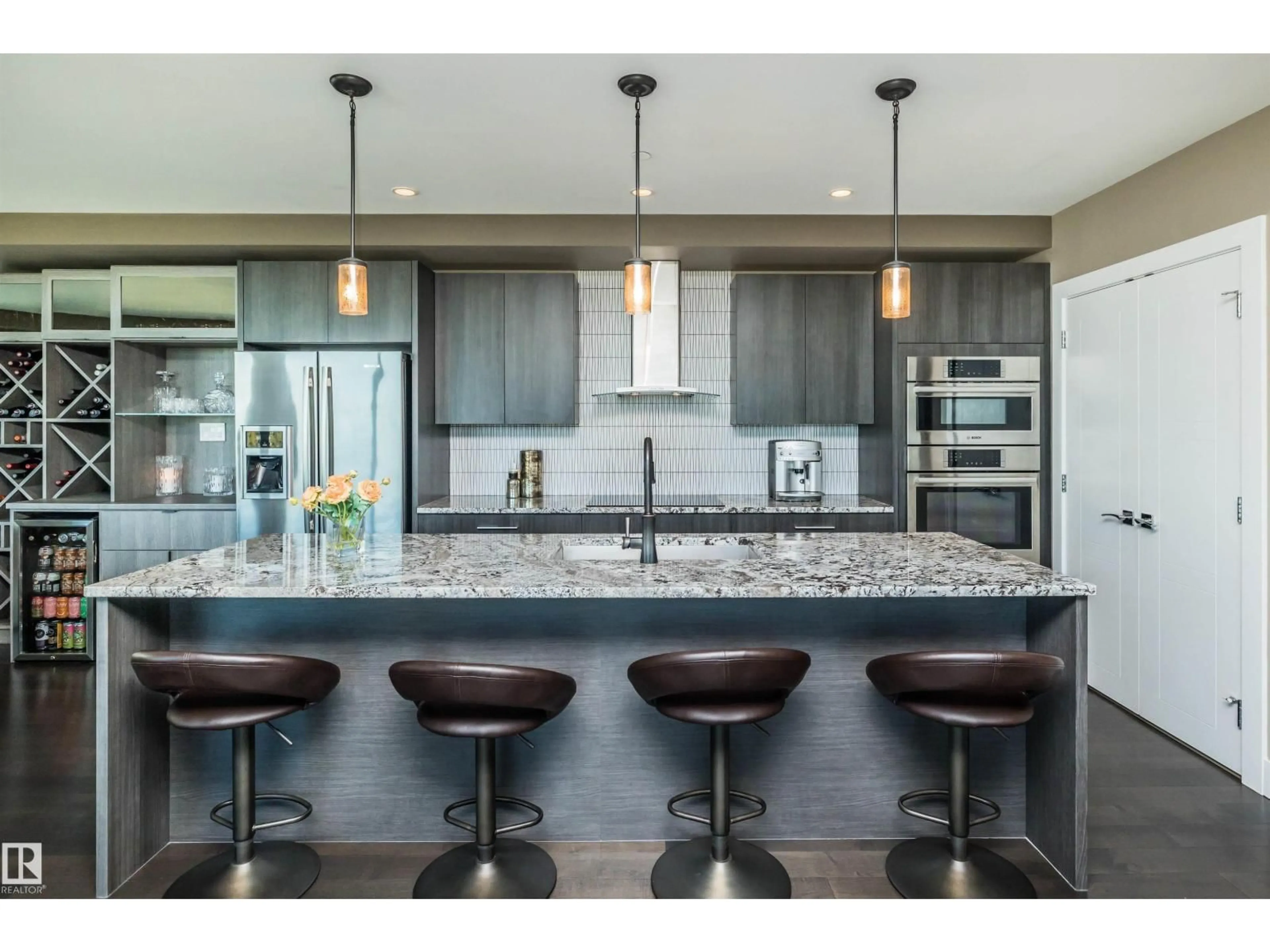 Contemporary kitchen, unknown for 1001 JASPER AV, Edmonton Alberta T5K0P1