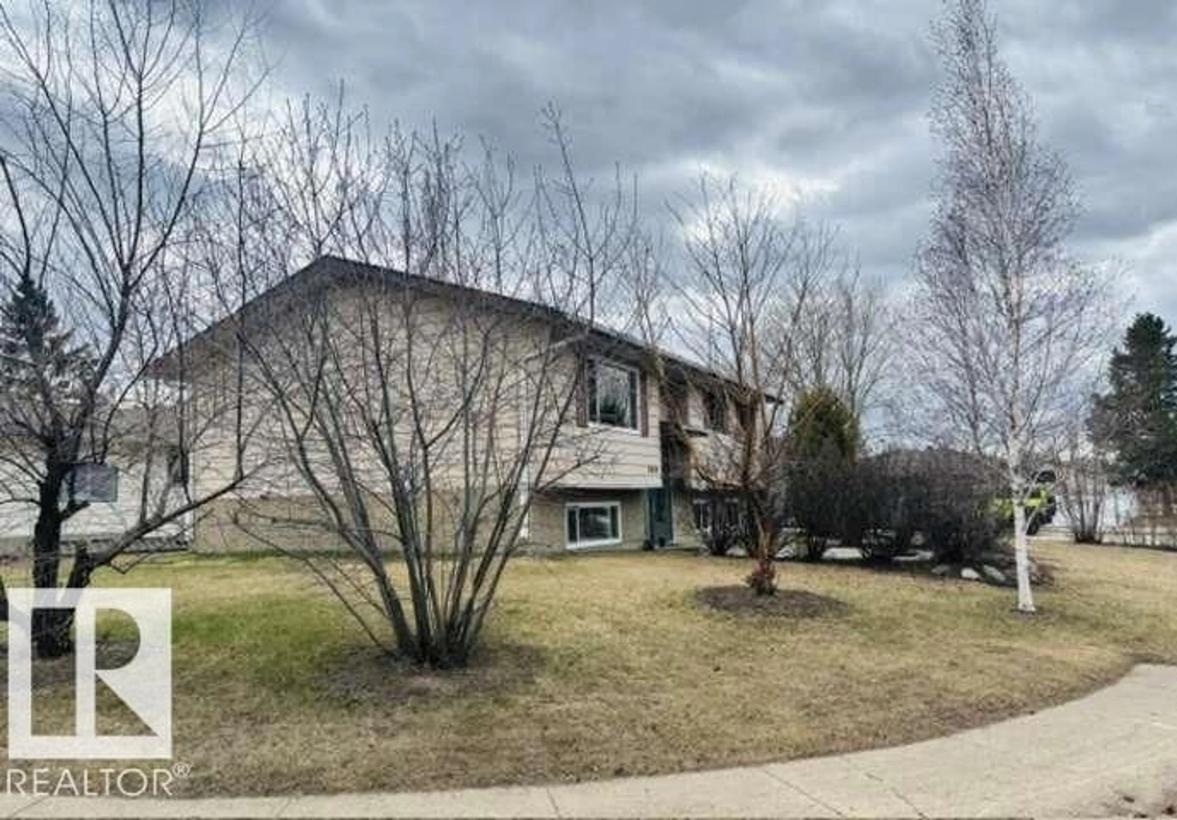A pic from outside/outdoor area/front of a property/back of a property/a pic from drone, unknown for 8009 97 AV, Fort Saskatchewan Alberta T8L3T5