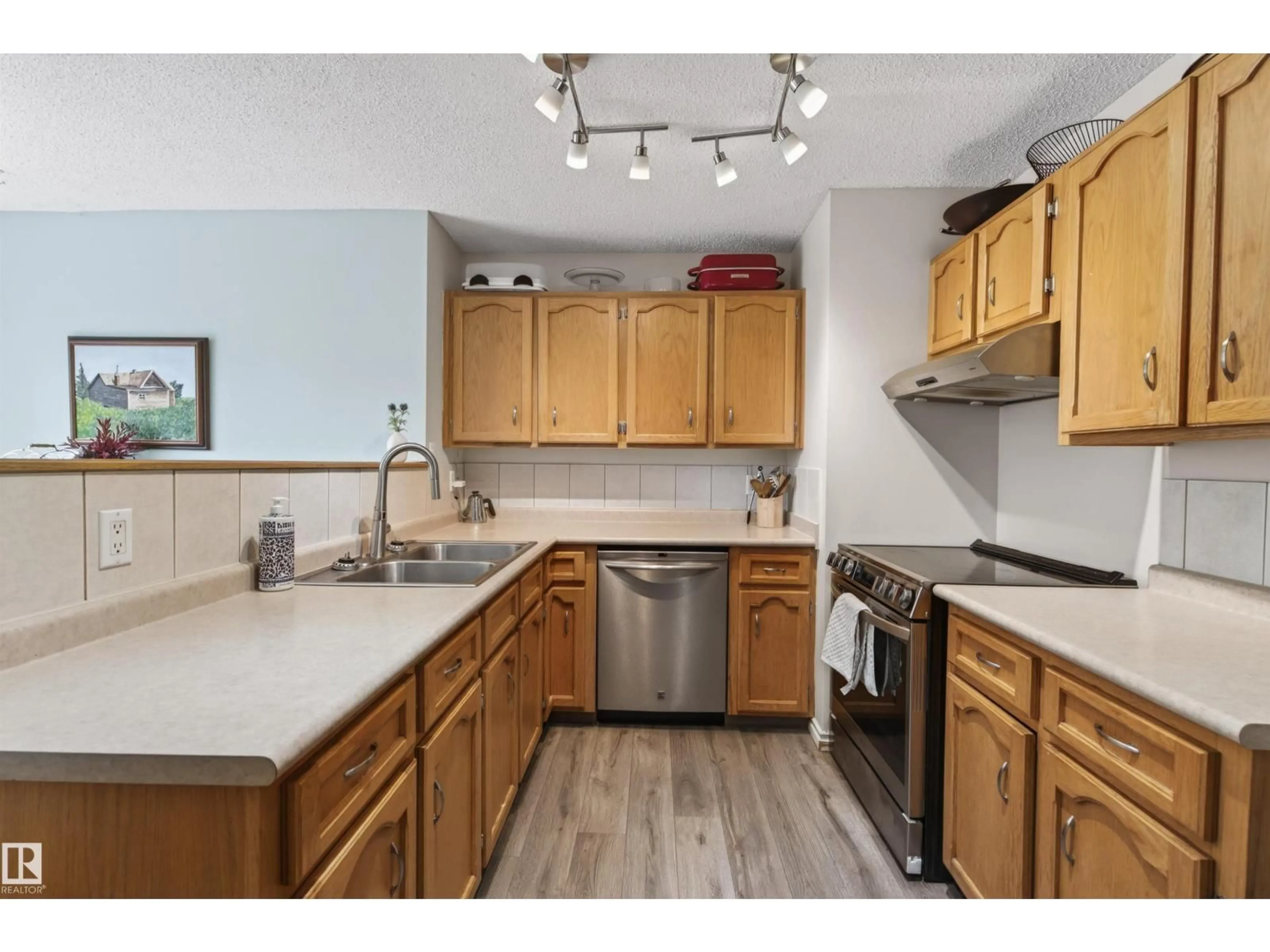 Standard kitchen, unknown for 107 SPRUCE ST, Cold Lake Alberta T9M1E7