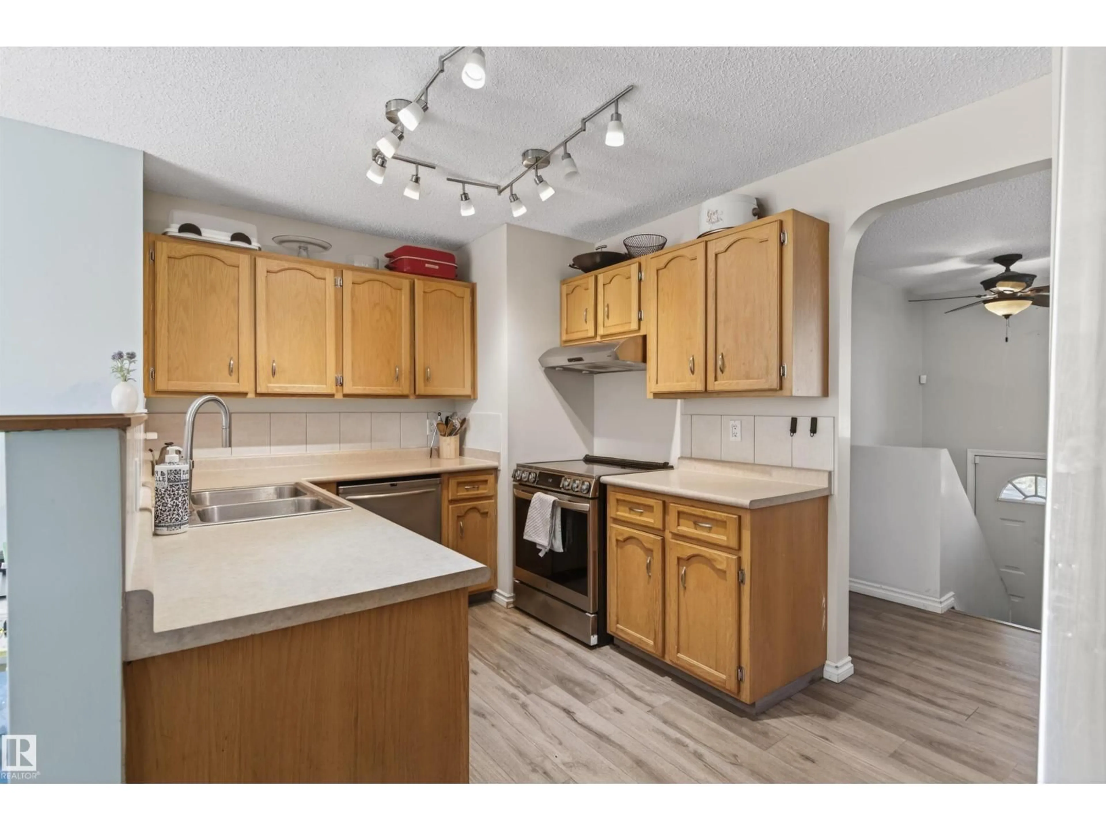 Standard kitchen, unknown for 107 SPRUCE ST, Cold Lake Alberta T9M1E7