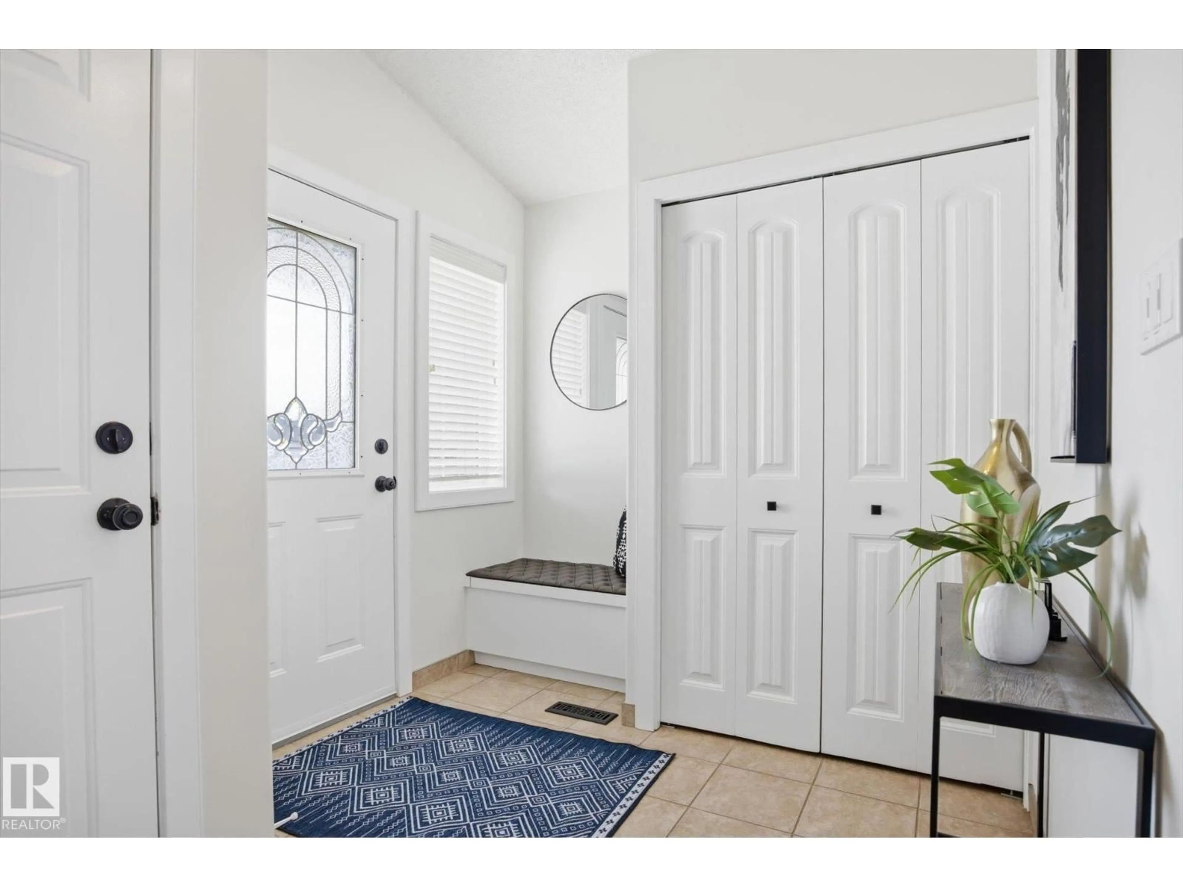 Indoor entryway for 7 HAWTHORNE CR, St. Albert Alberta T8N6N5