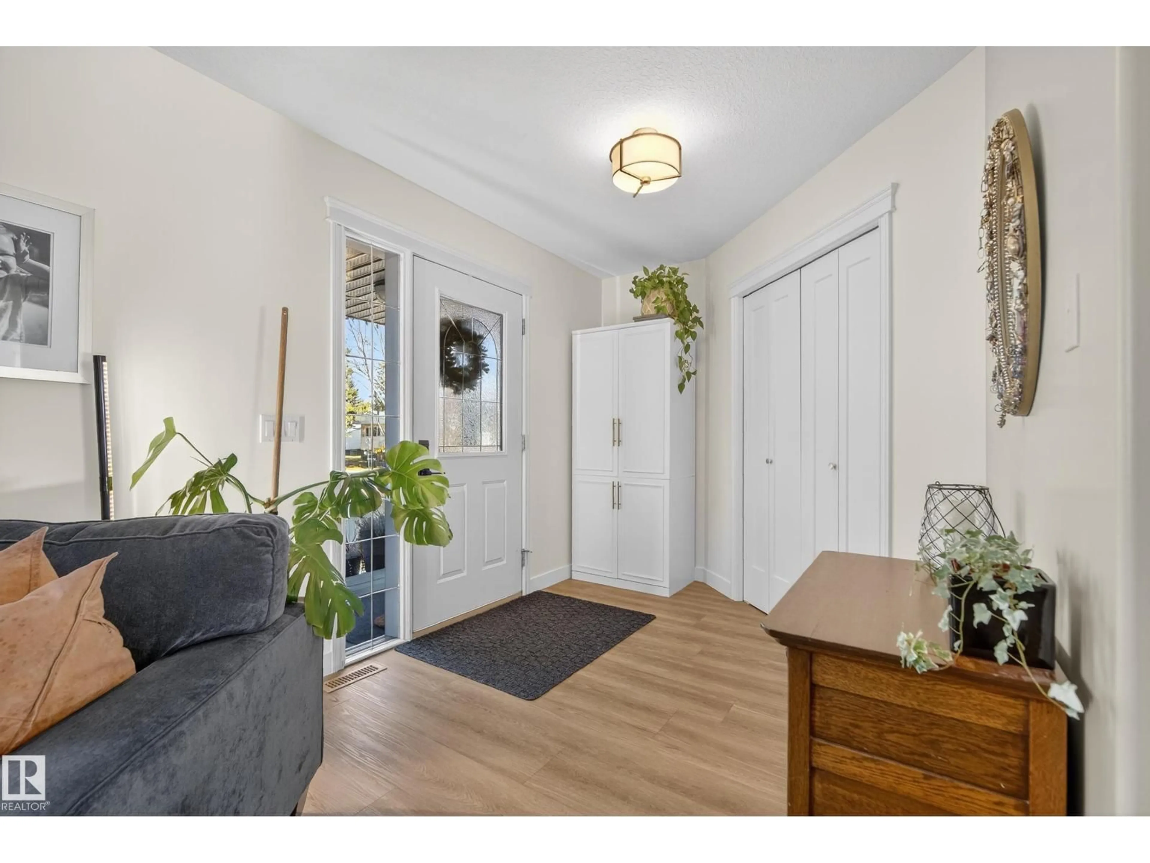 Indoor entryway for 8705 92A AV, Edmonton Alberta T6C4G6