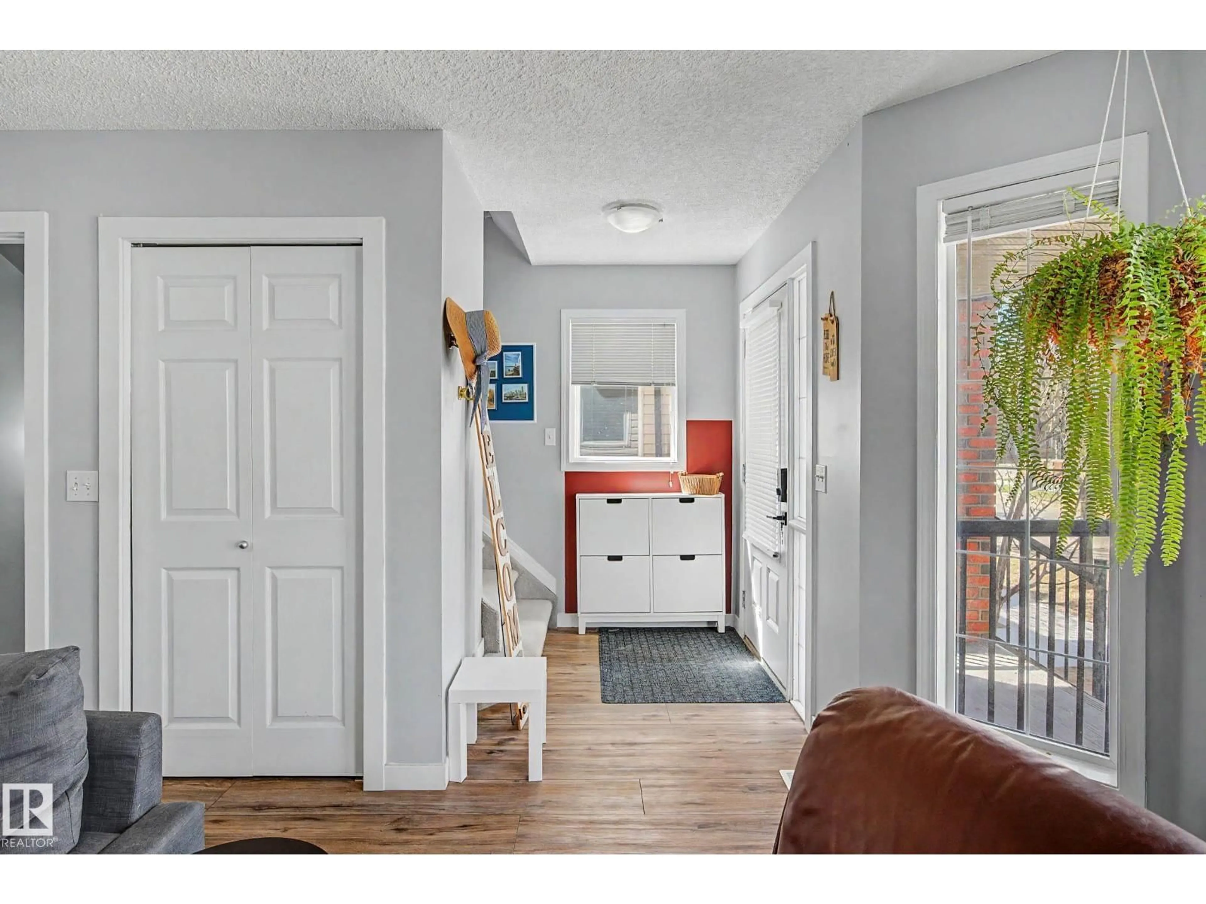 Indoor entryway for 5281 - 15 TERWILLEGAR BV, Edmonton Alberta T6R0C5