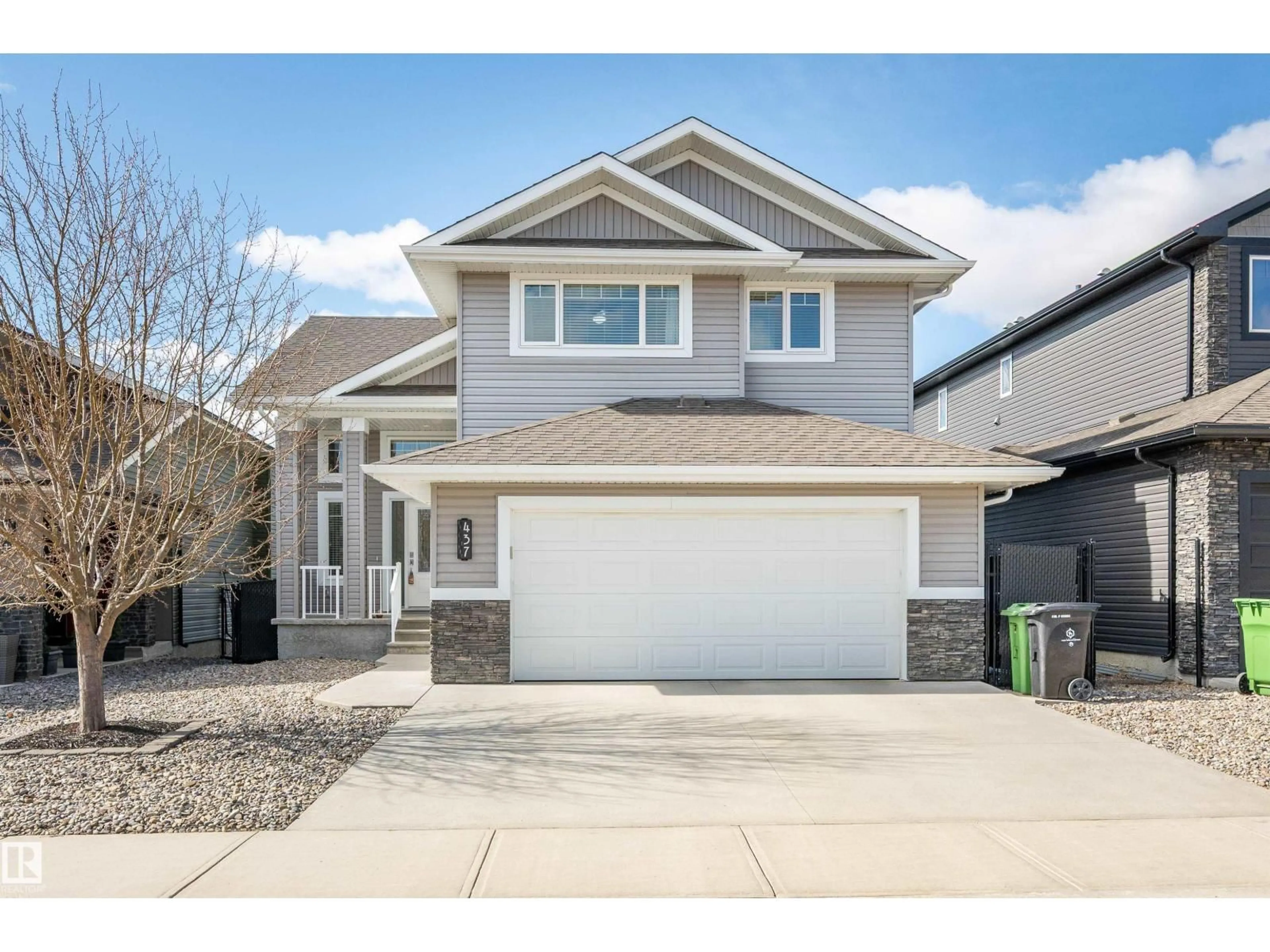 Home with vinyl exterior material, street for 437 MEADOWVIEW DR, Fort Saskatchewan Alberta T8L0N9