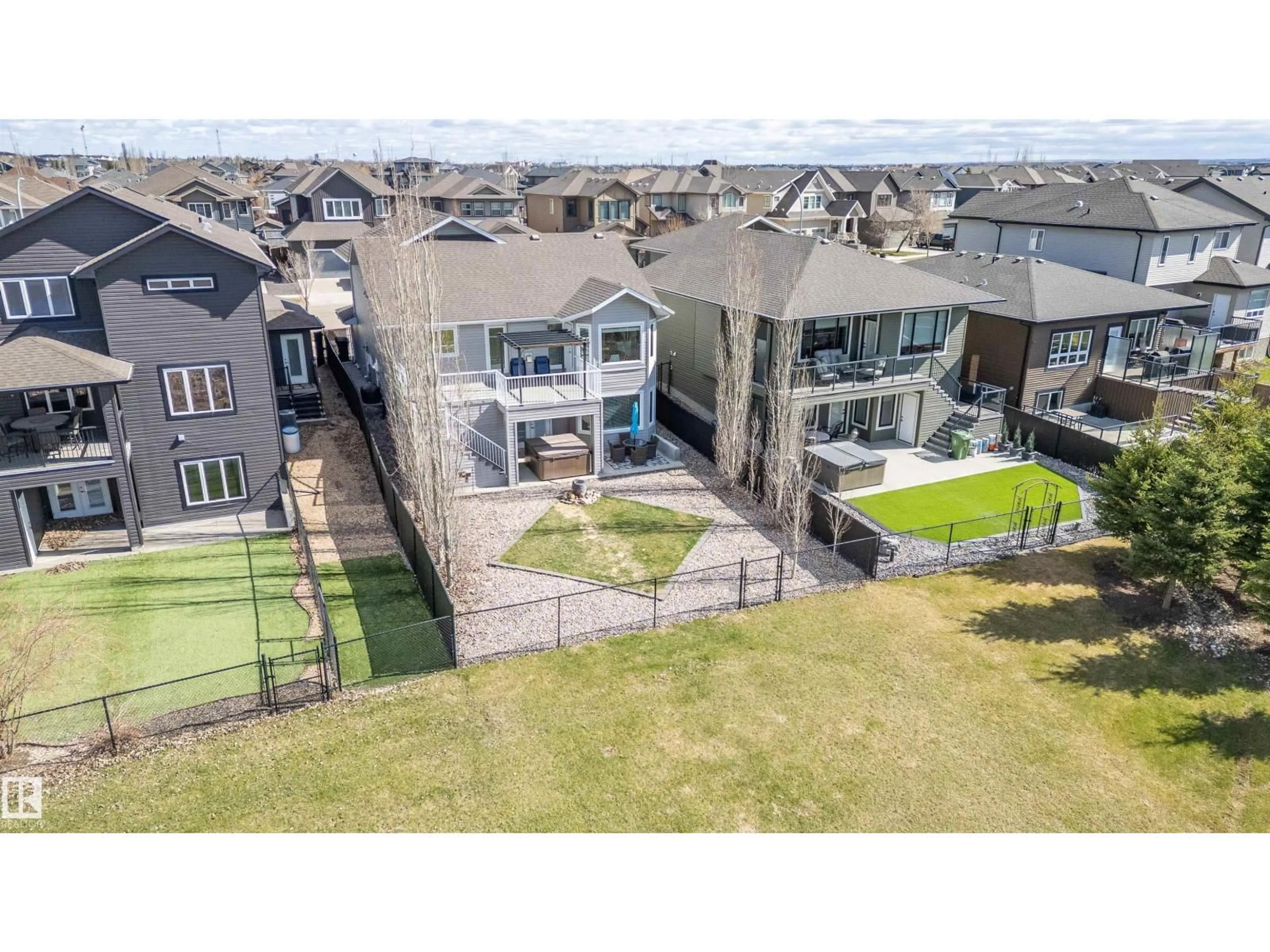 A pic from outside/outdoor area/front of a property/back of a property/a pic from drone, unknown for 437 MEADOWVIEW DR, Fort Saskatchewan Alberta T8L0N9