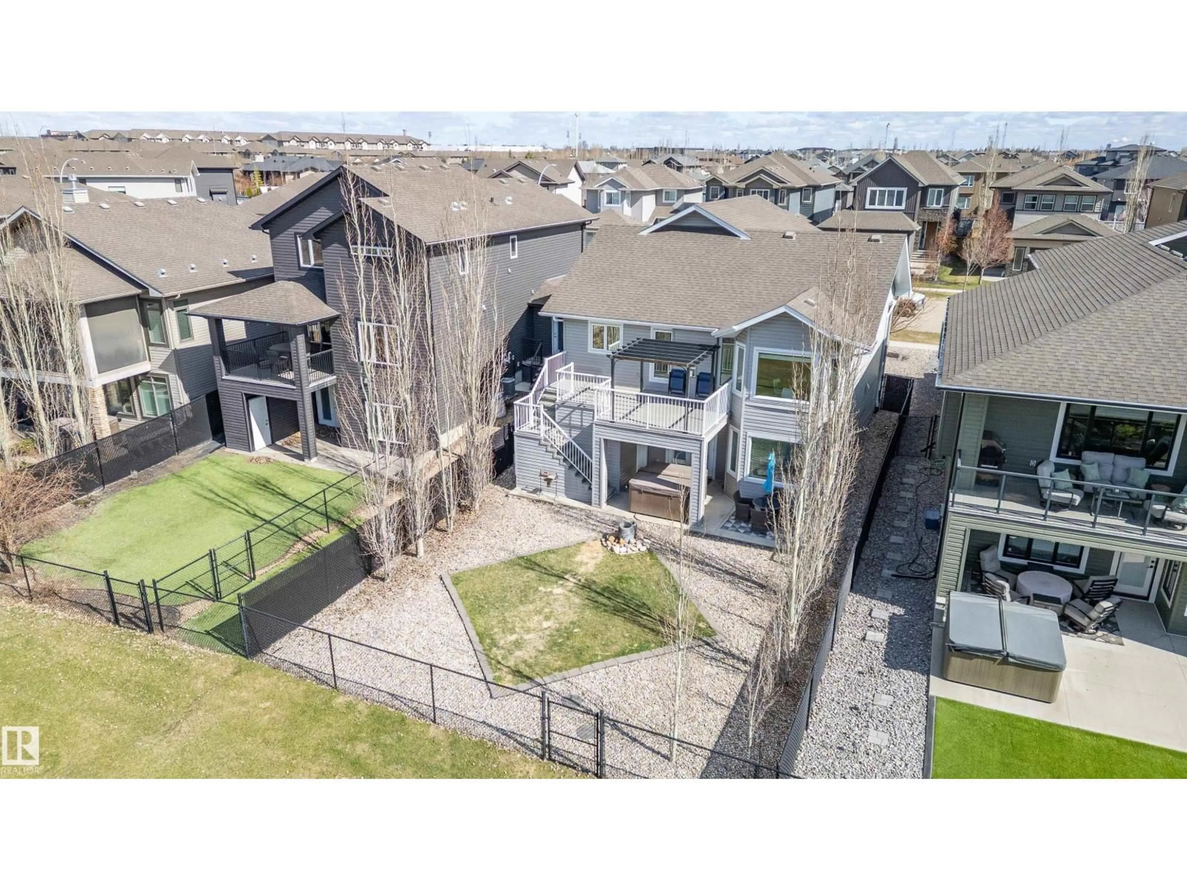 A pic from outside/outdoor area/front of a property/back of a property/a pic from drone, unknown for 437 MEADOWVIEW DR, Fort Saskatchewan Alberta T8L0N9