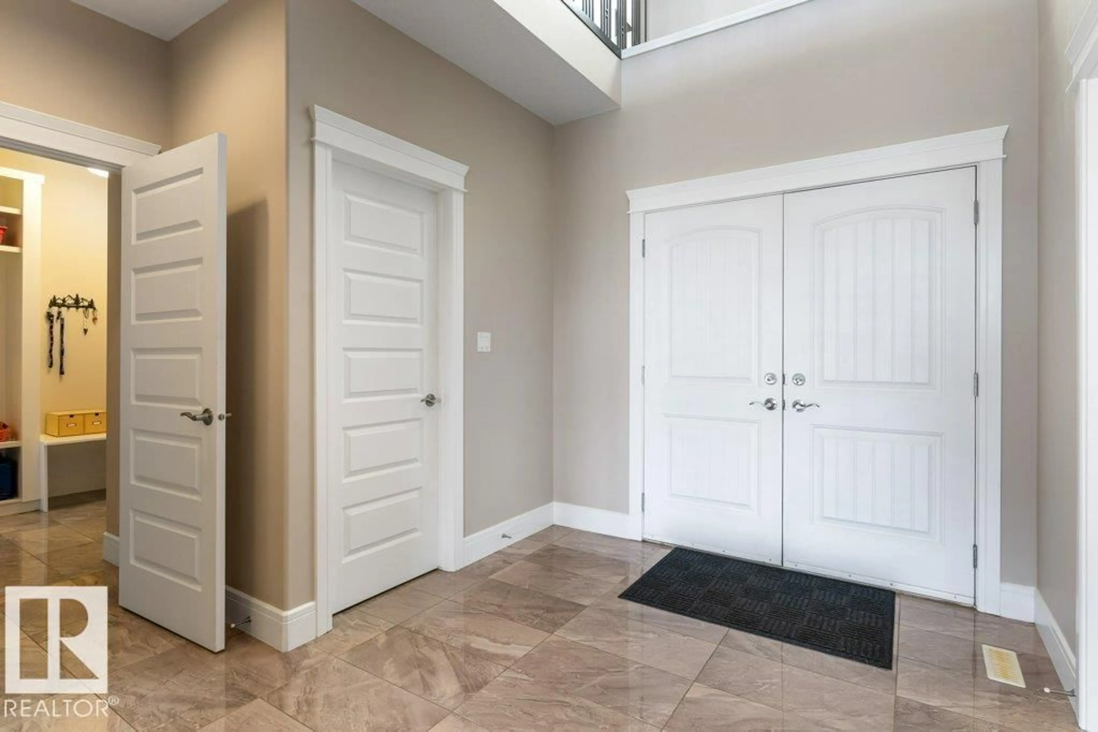 Indoor entryway for 18 EXECUTIVE WAY, St. Albert Alberta T8N4G4
