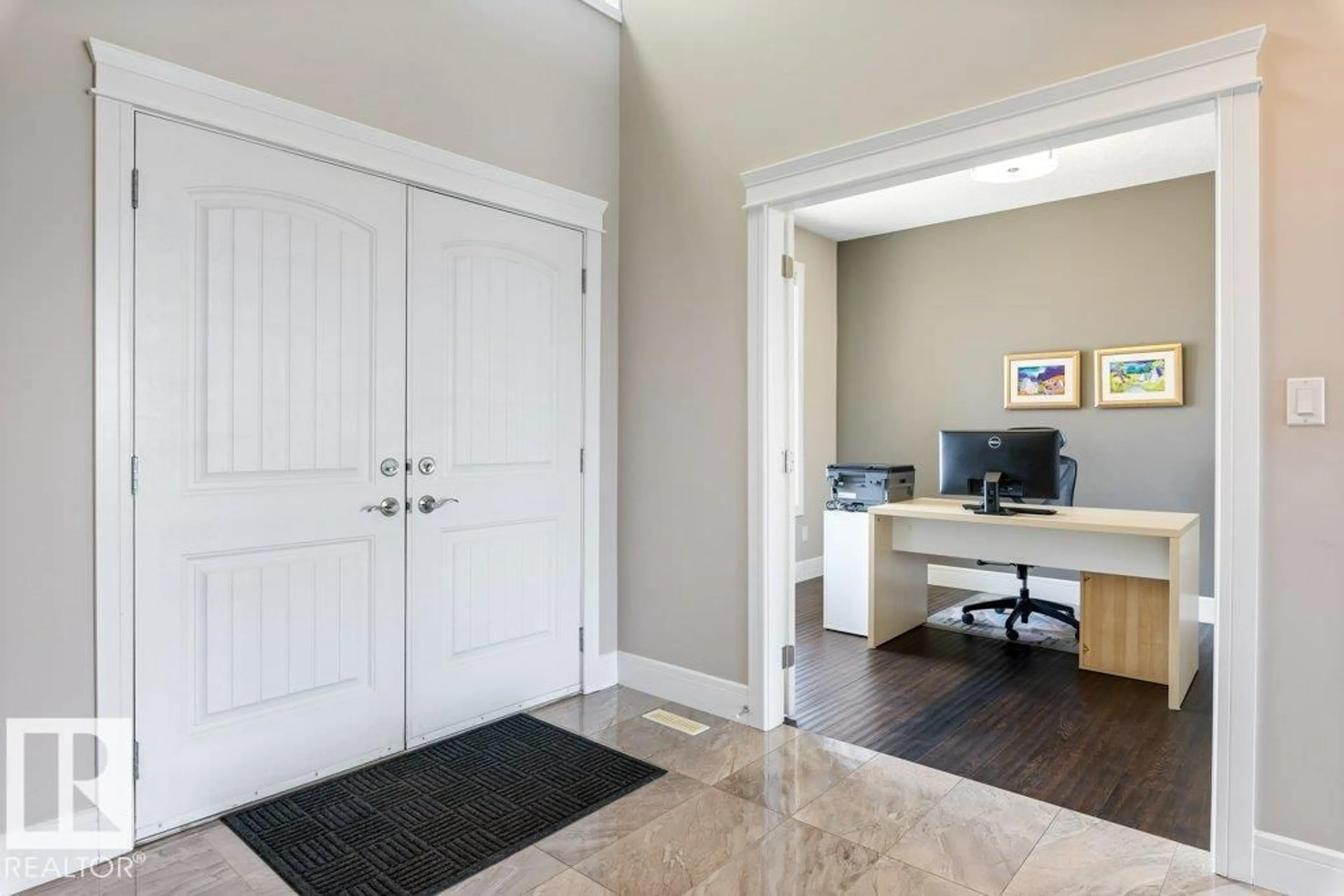 Indoor entryway for 18 EXECUTIVE WAY, St. Albert Alberta T8N4G4