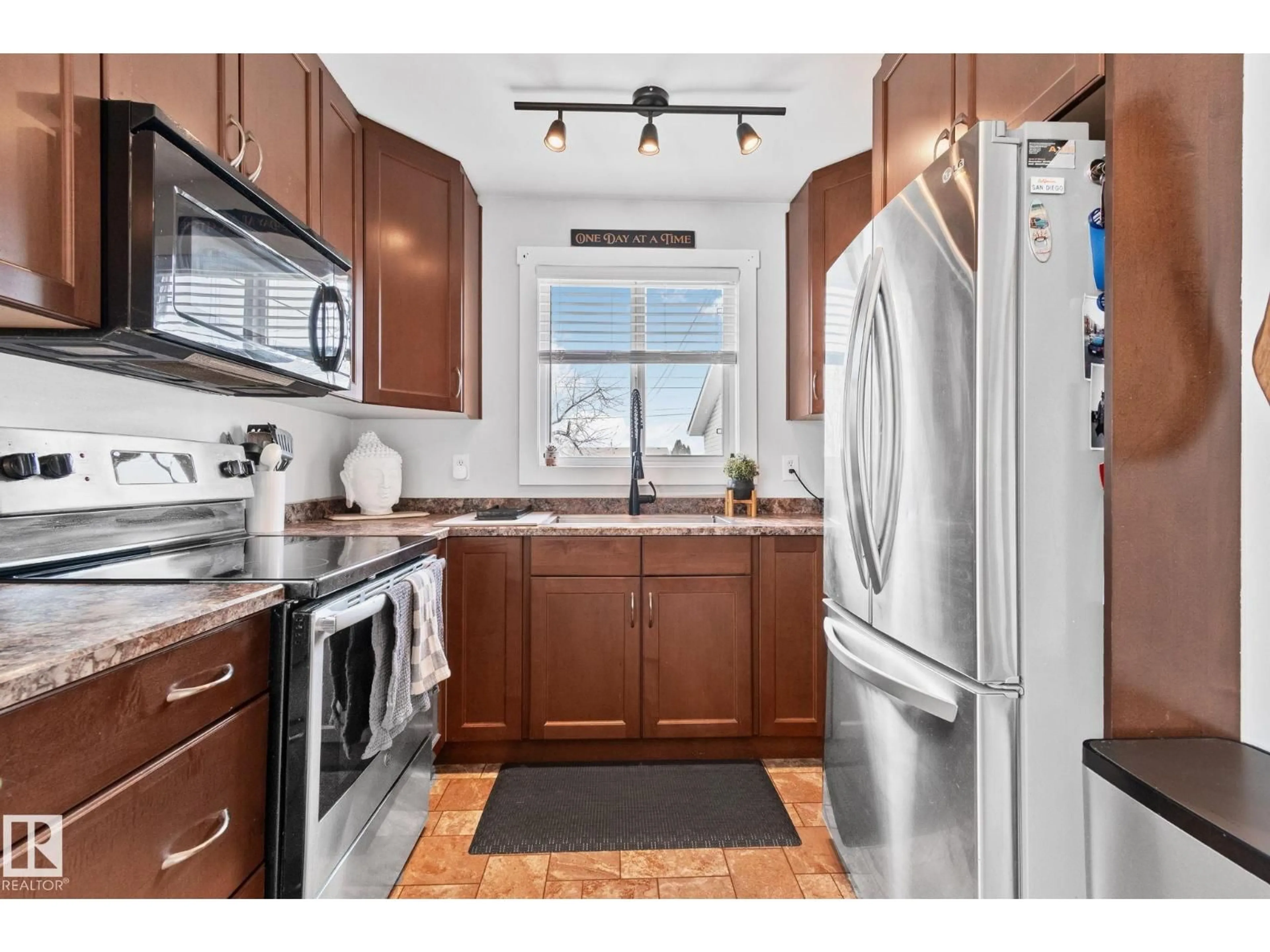 Standard kitchen, ceramic/tile floor for NW - 13516 104A ST, Edmonton Alberta T5E4R2