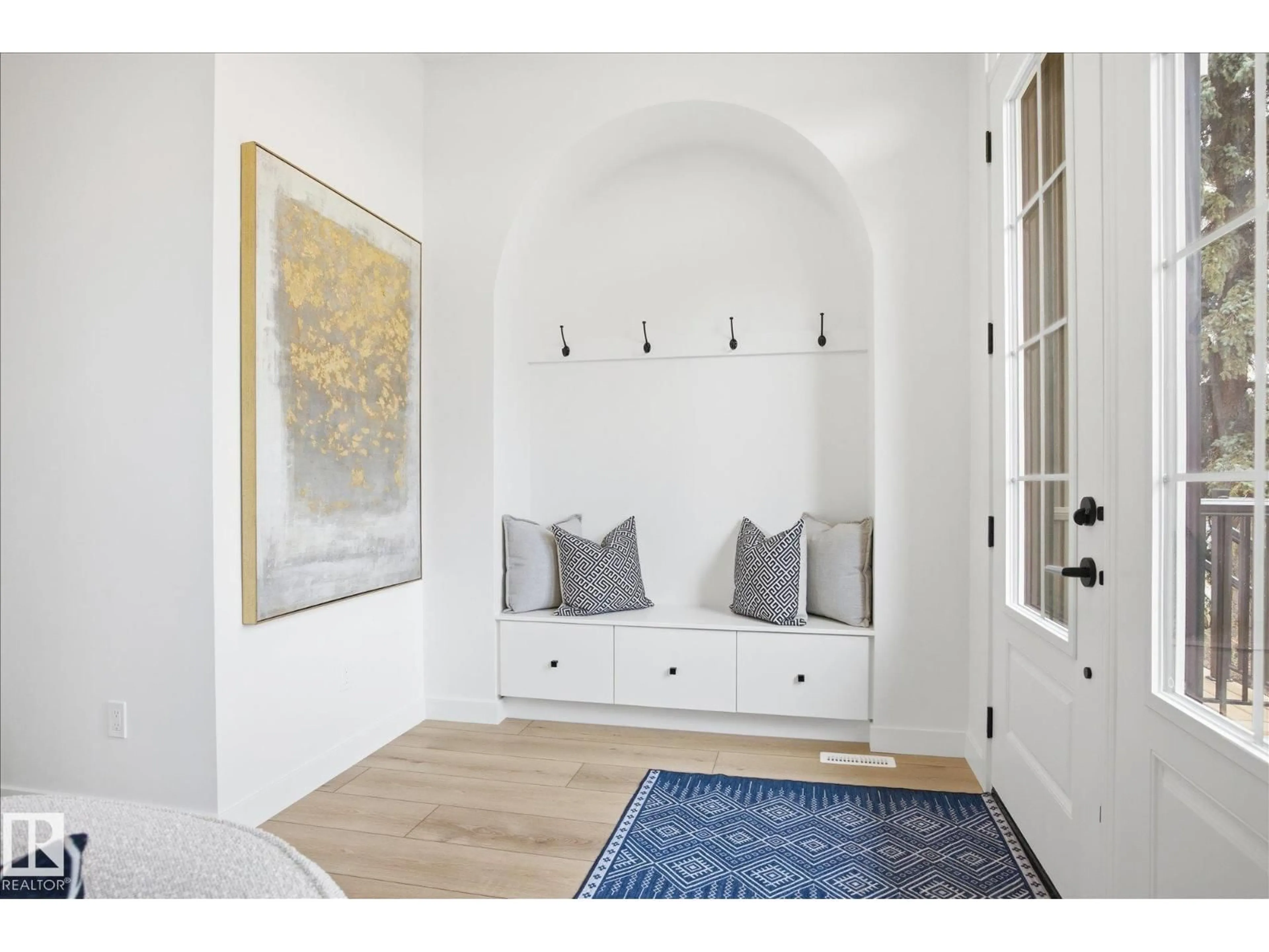 Indoor entryway for 9705 68 AV, Edmonton Alberta T6E0R3