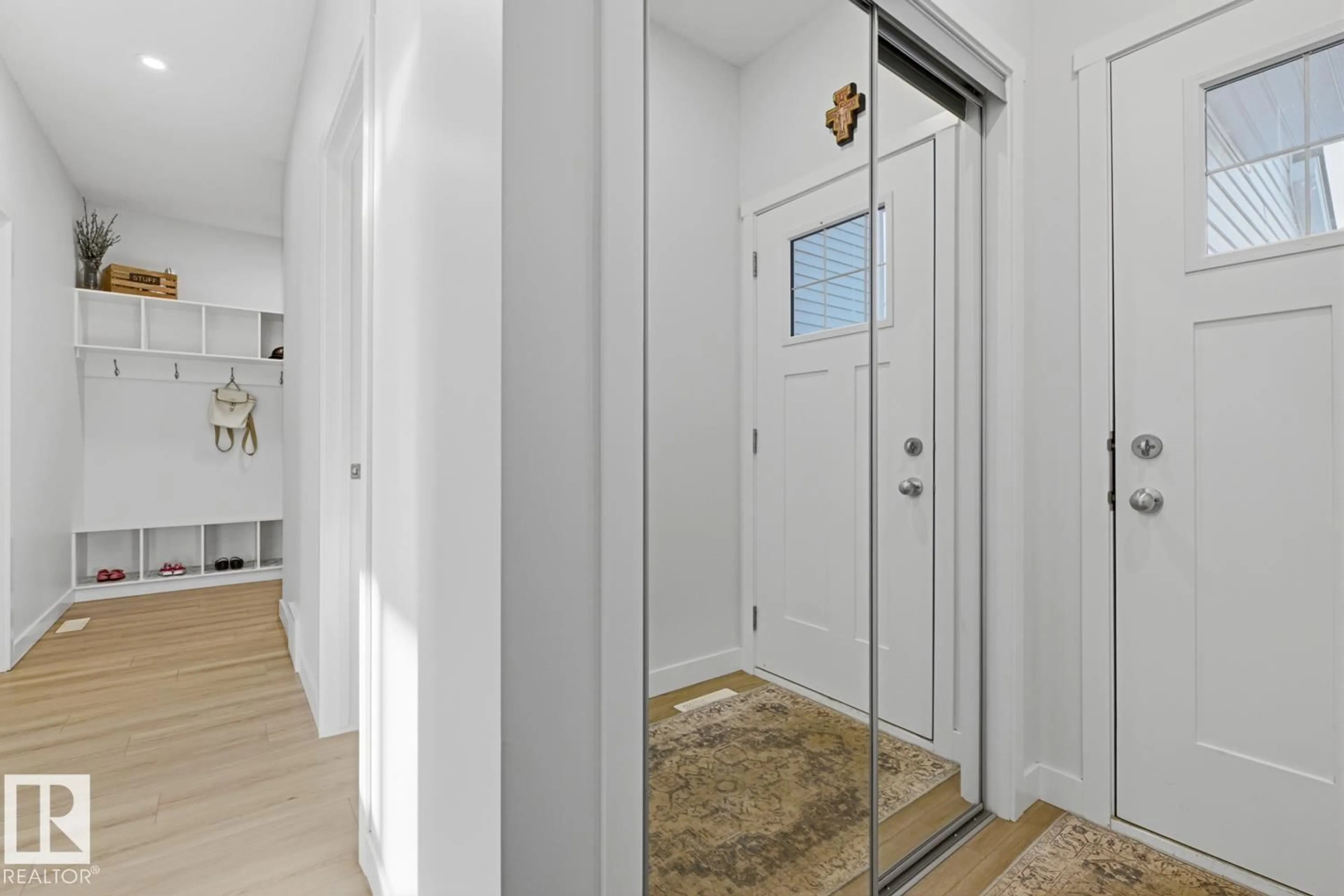 Indoor entryway for NE - 17432 6 ST, Edmonton Alberta T5Y4G1