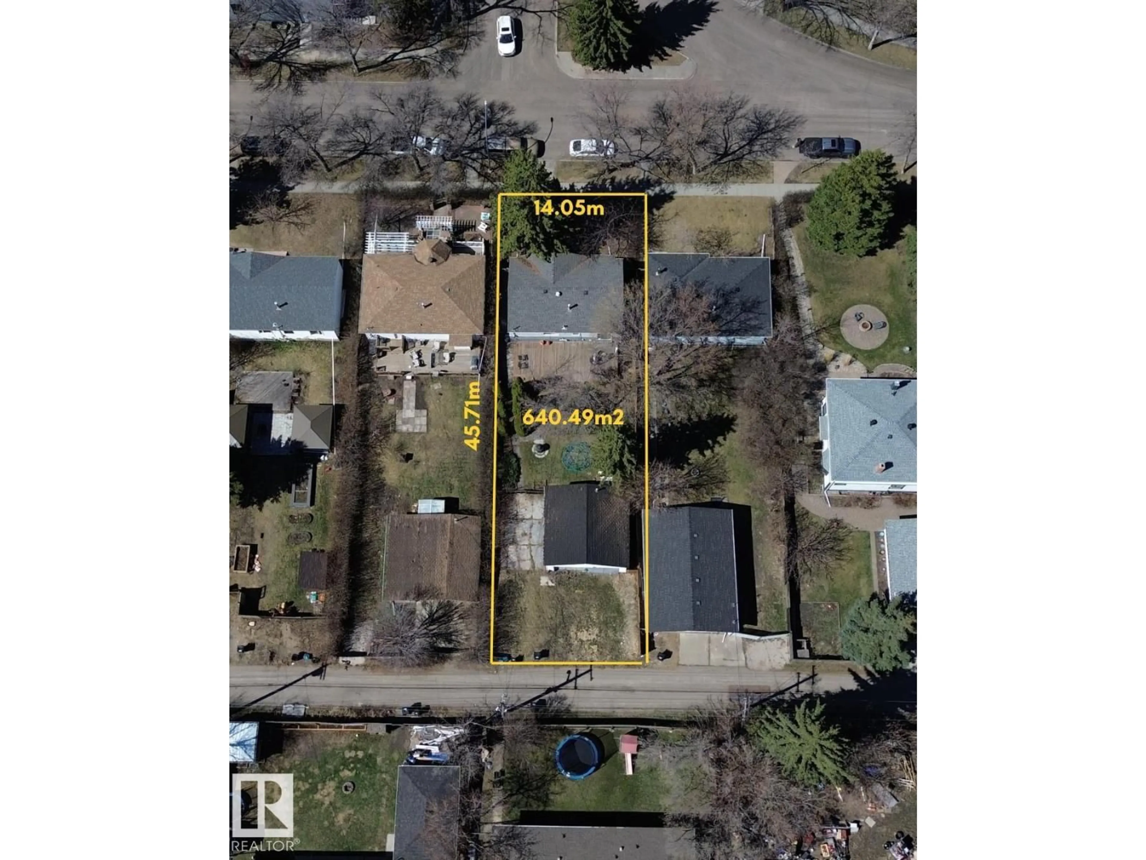 A pic from outside/outdoor area/front of a property/back of a property/a pic from drone, street for NW - 9203 76 ST, Edmonton Alberta T6C2K4