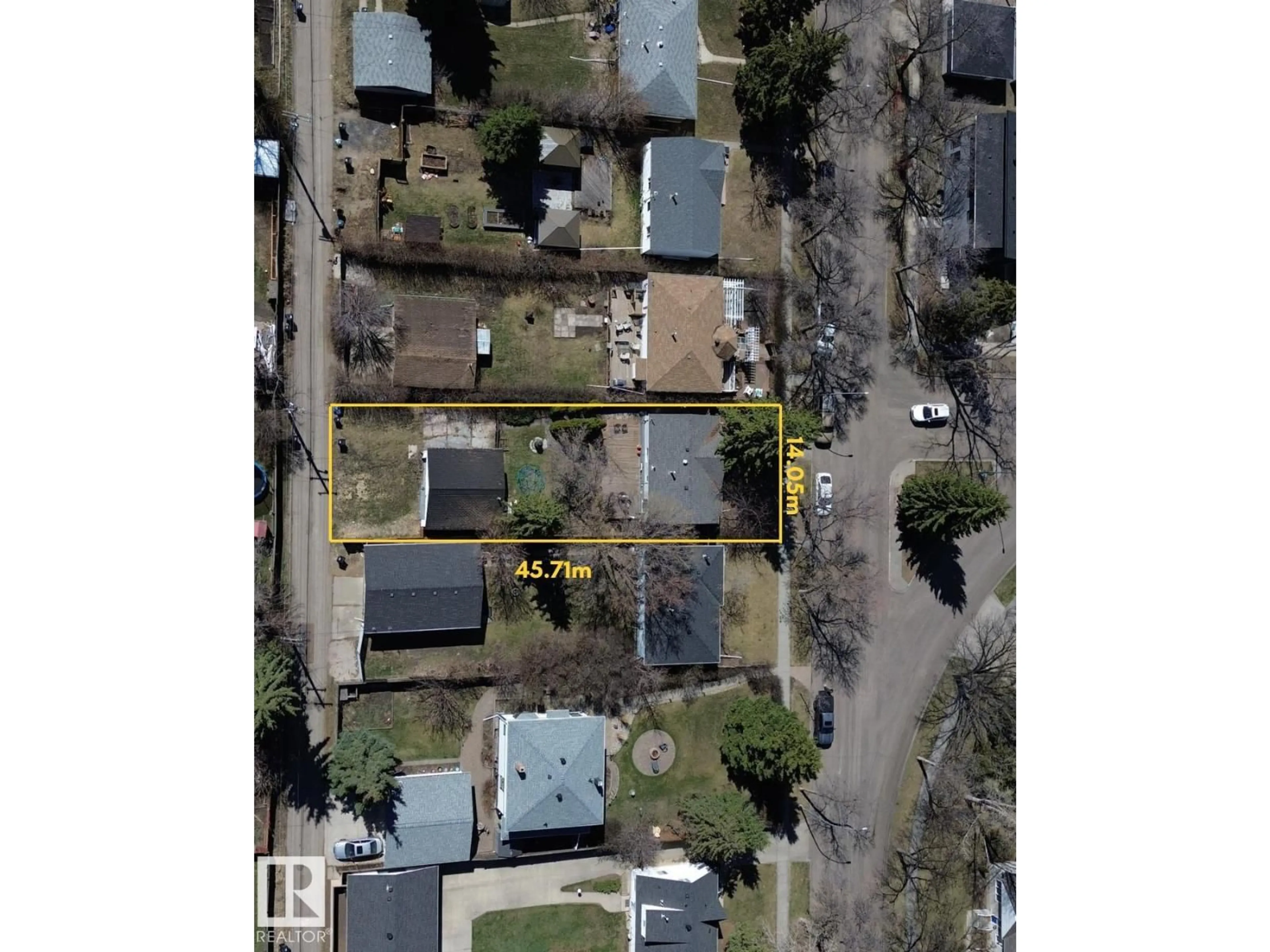 A pic from outside/outdoor area/front of a property/back of a property/a pic from drone, street for NW - 9203 76 ST, Edmonton Alberta T6C2K4