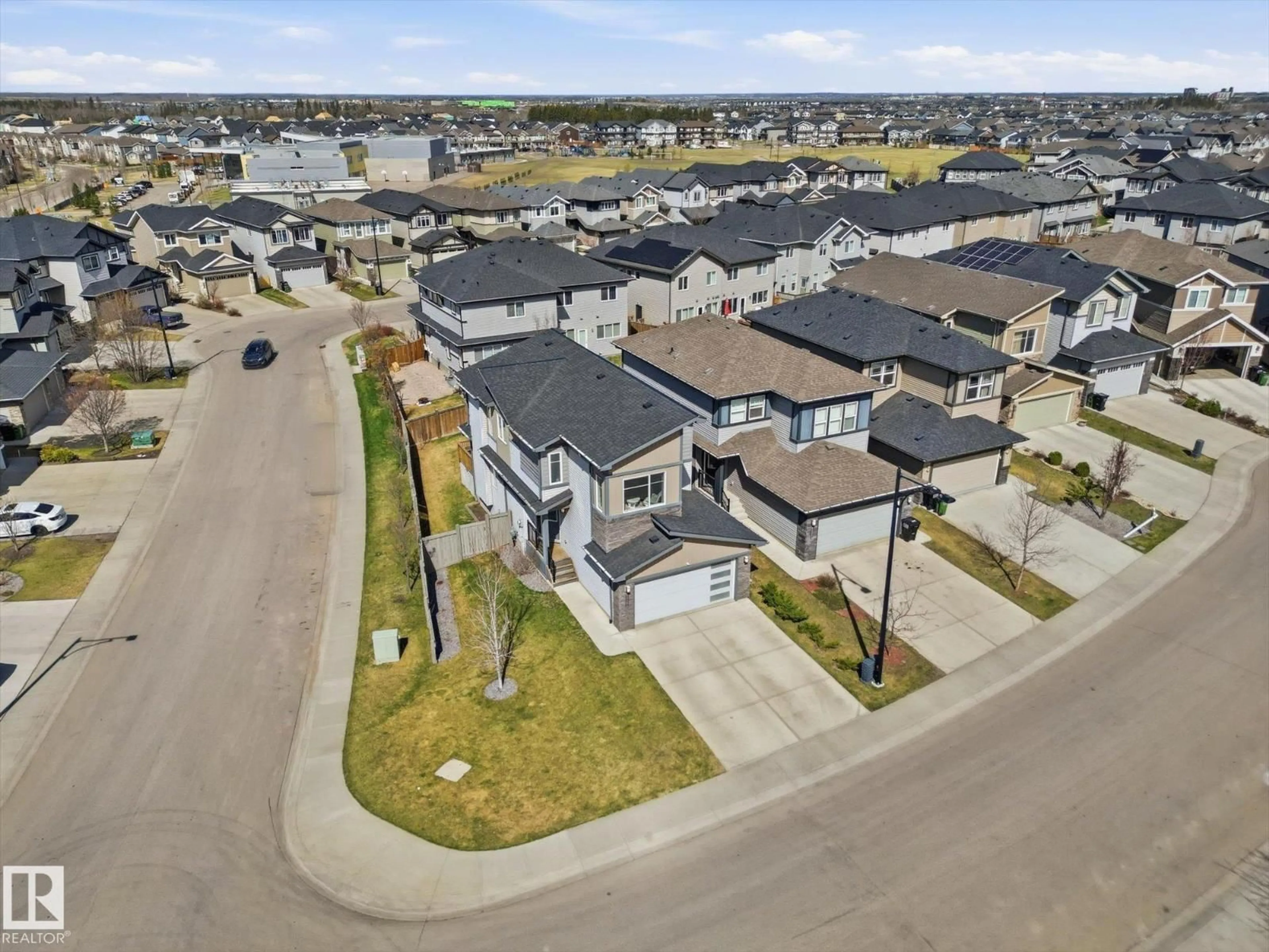 A pic from outside/outdoor area/front of a property/back of a property/a pic from drone, street for 8420 CUSHING CT, Edmonton Alberta T6W3L3