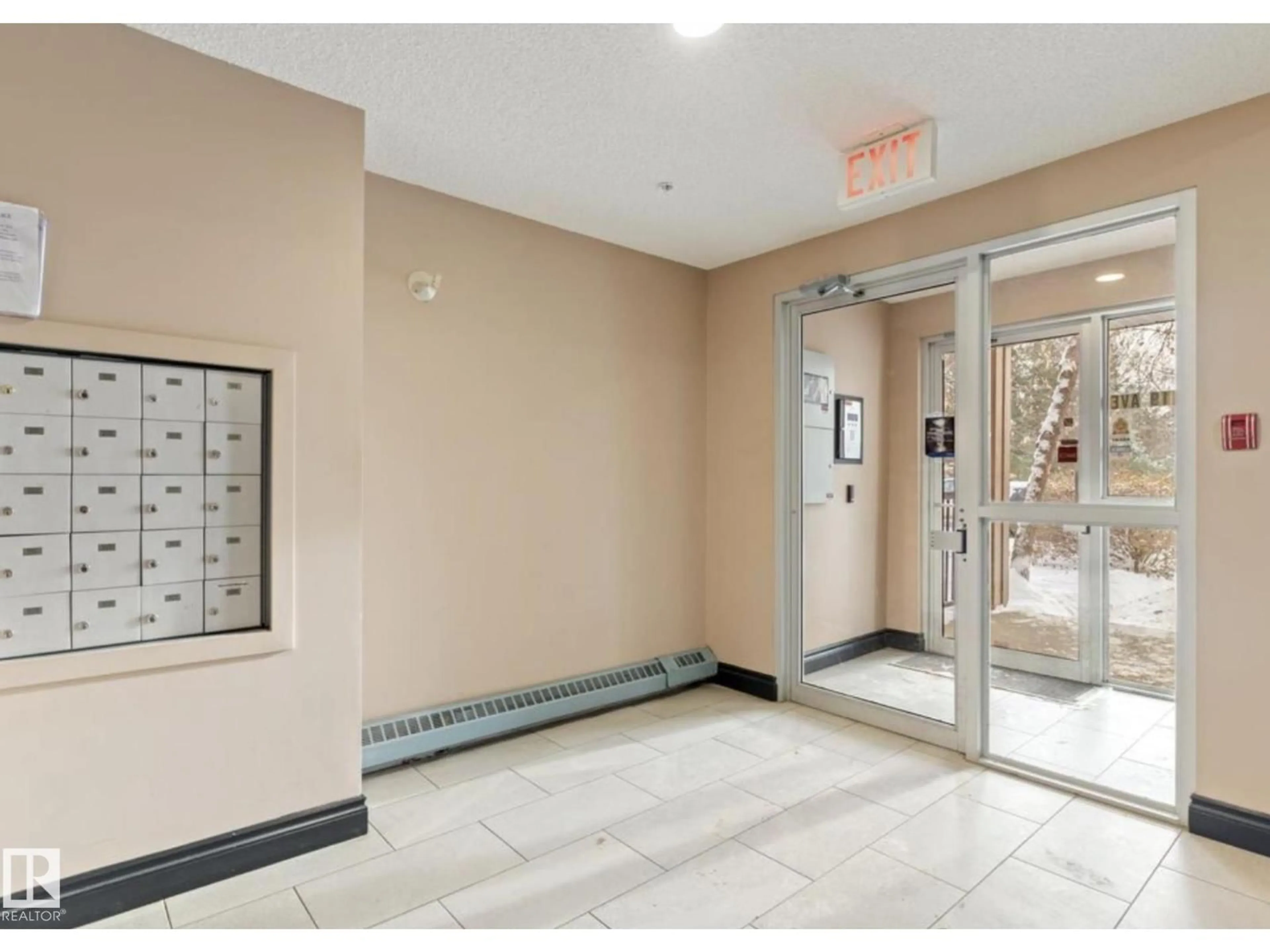 Indoor foyer for #103 - 12110 119 AVE NW, Edmonton Alberta T5L5G9