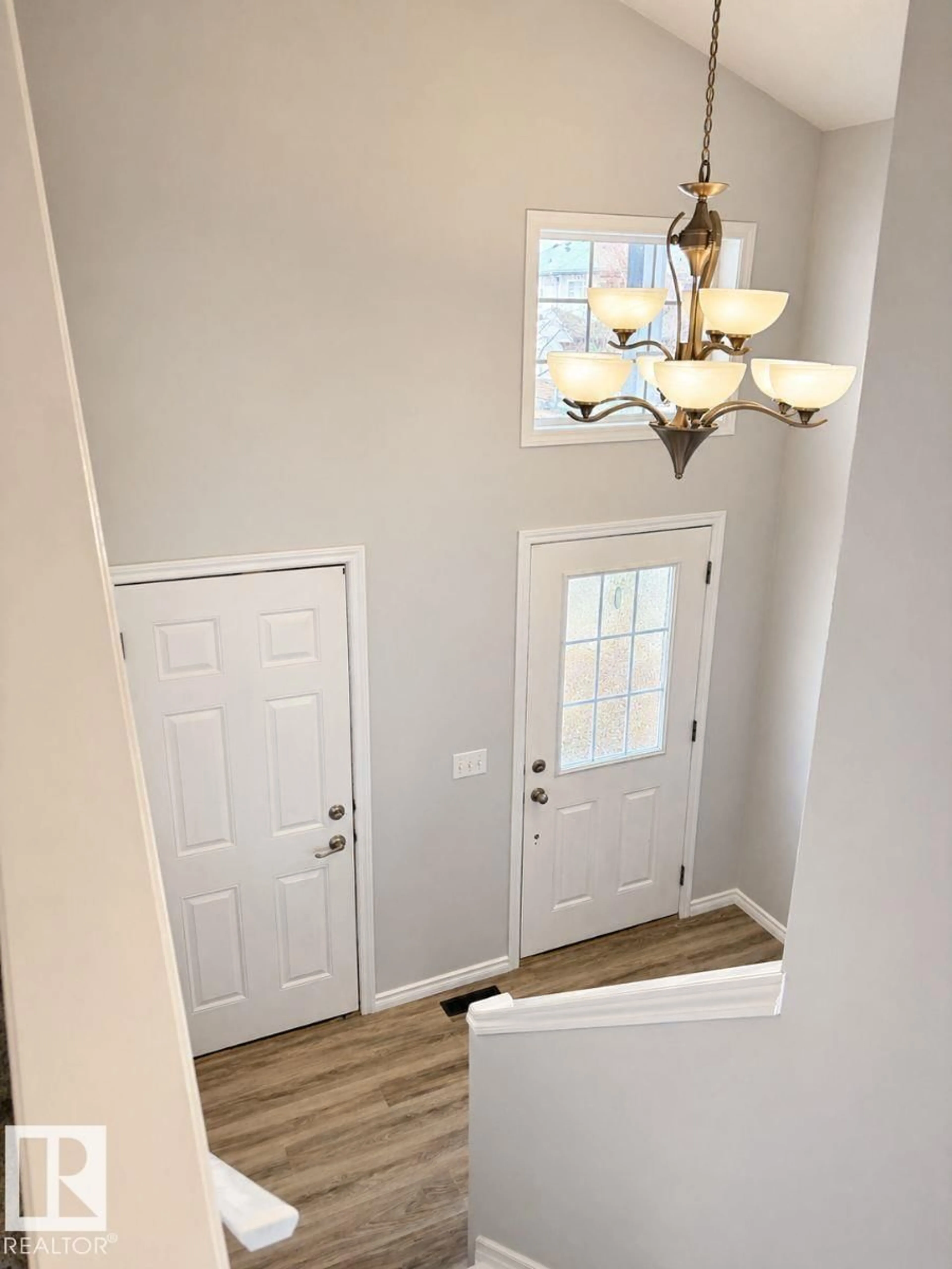 Indoor entryway for 277 BIRCHWOOD DR, Devon Alberta T9G2H9