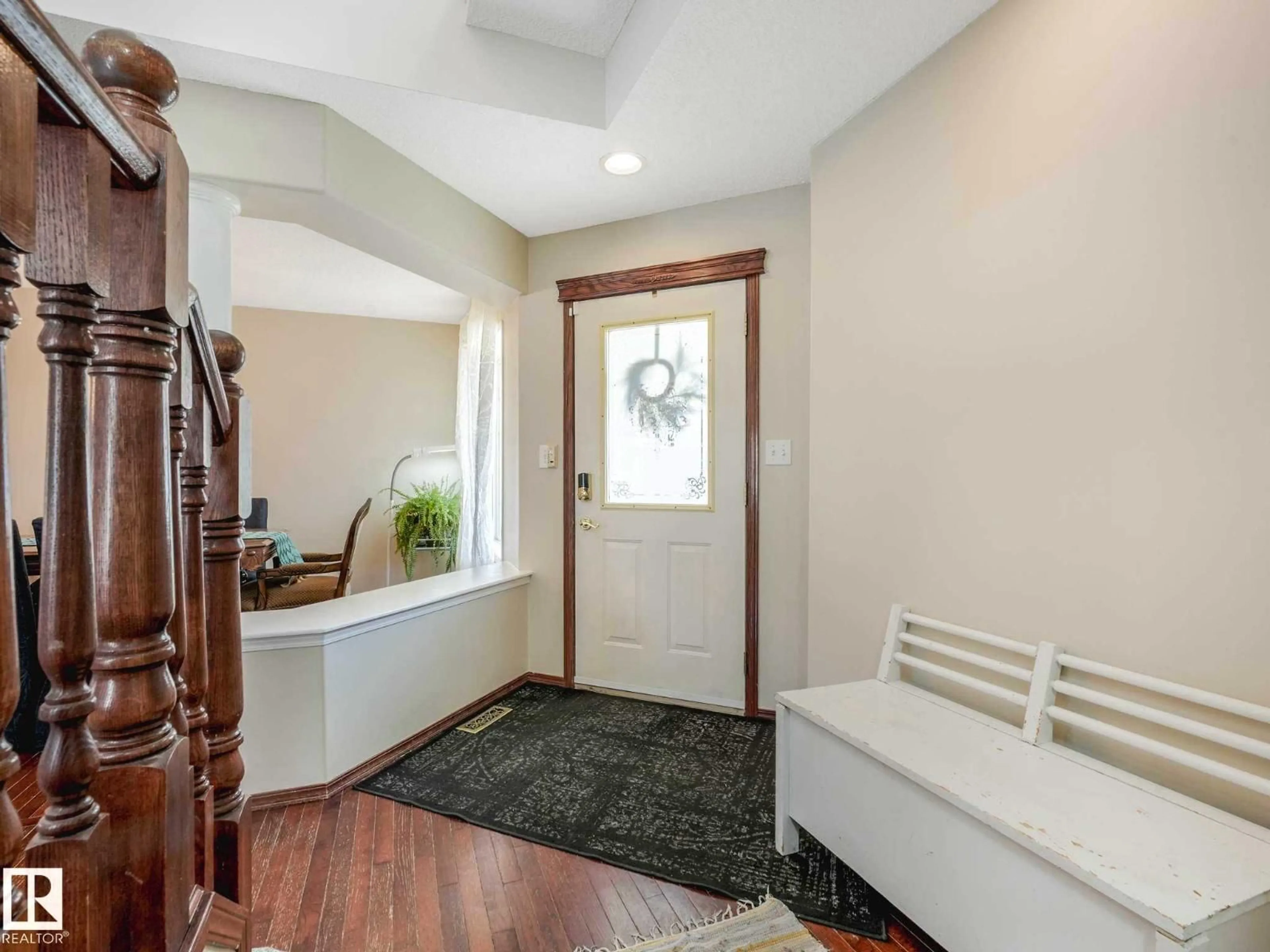 Indoor entryway for 18508 50 AV, Edmonton Alberta T6M2R3