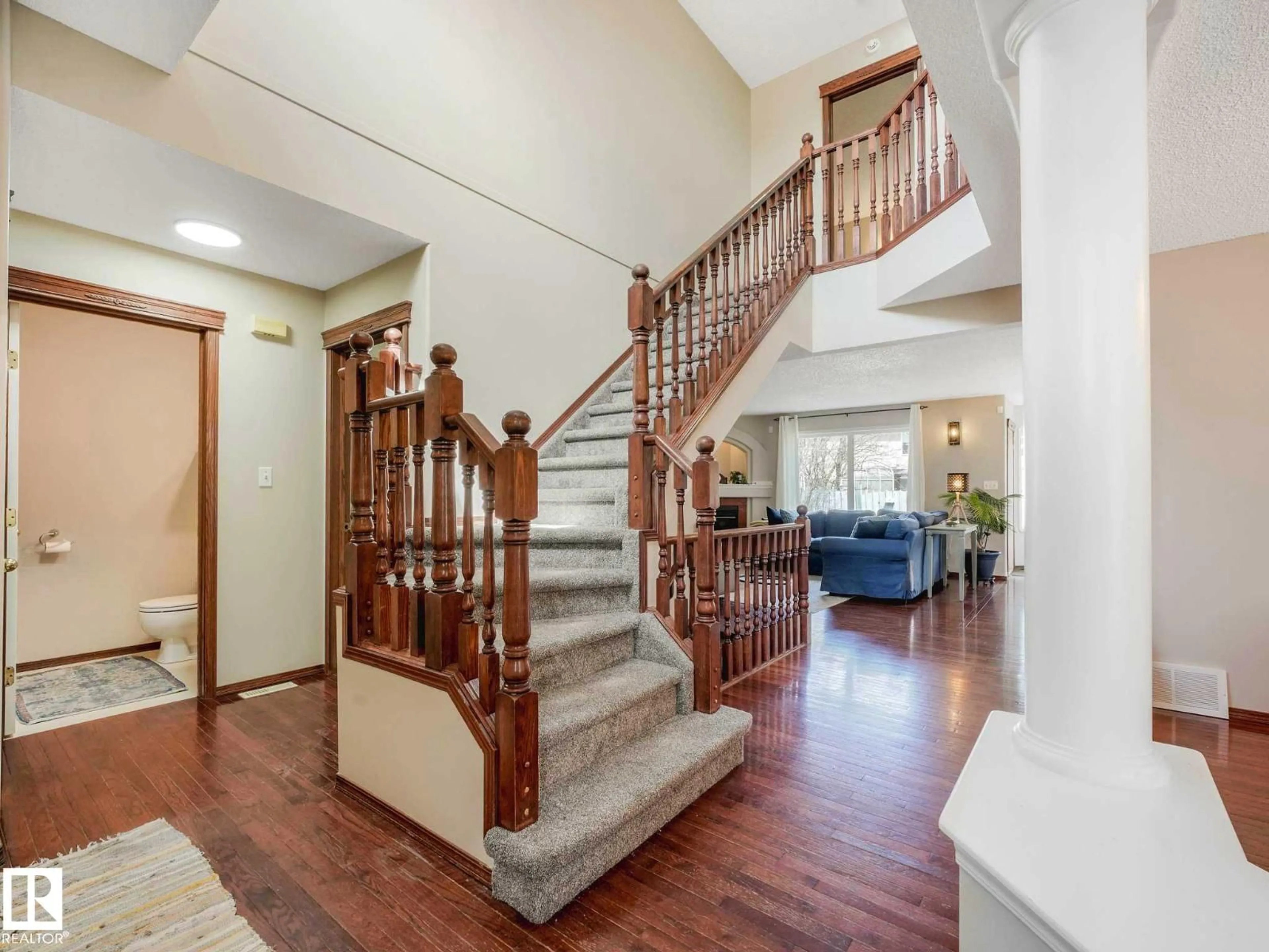 Indoor foyer for 18508 50 AV, Edmonton Alberta T6M2R3