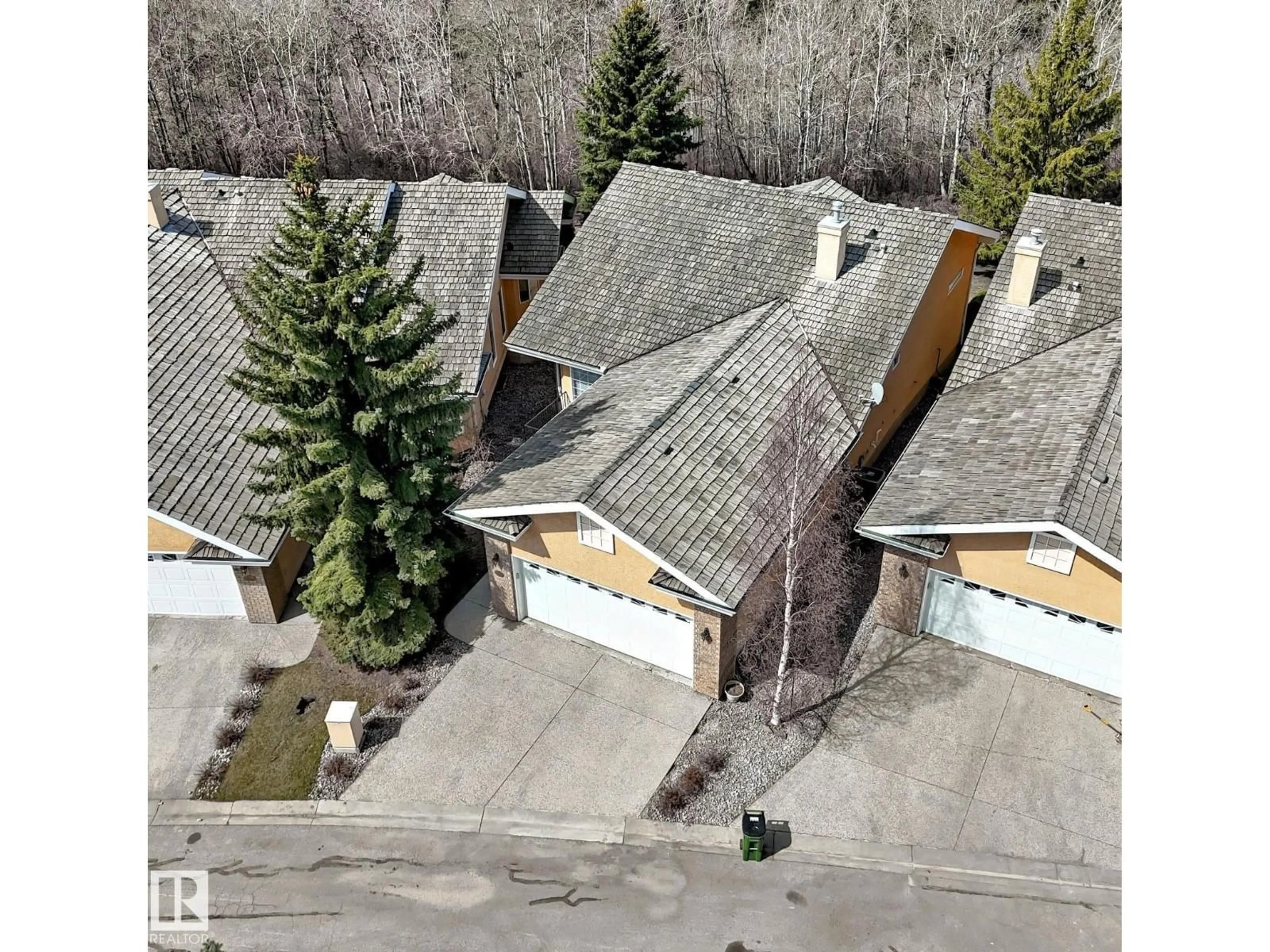 A pic from outside/outdoor area/front of a property/back of a property/a pic from drone, unknown for 920 - 38 119 ST, Edmonton Alberta T6J7H2